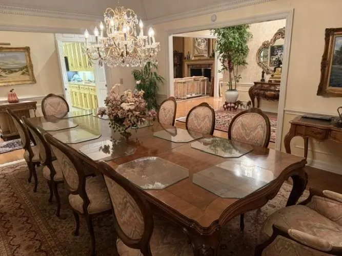 Single Family Residence For Sale in Dallas County , 5321 Bent Tree Drive, Dallas, Texas 75248, 4 Bedroom, 4 Bathroom, 2 Garage spaces, 4,550 Sqft, built in 1979, Preowned, mls#21223320, Real Estate Agent in Dallas, Homes For Sale in Dallas county, Homes For Sale in Dallas, Realtor in Dallas Texas, Real Estate Brokerage Independent Realty Texas, Luminita Cordes Realtor