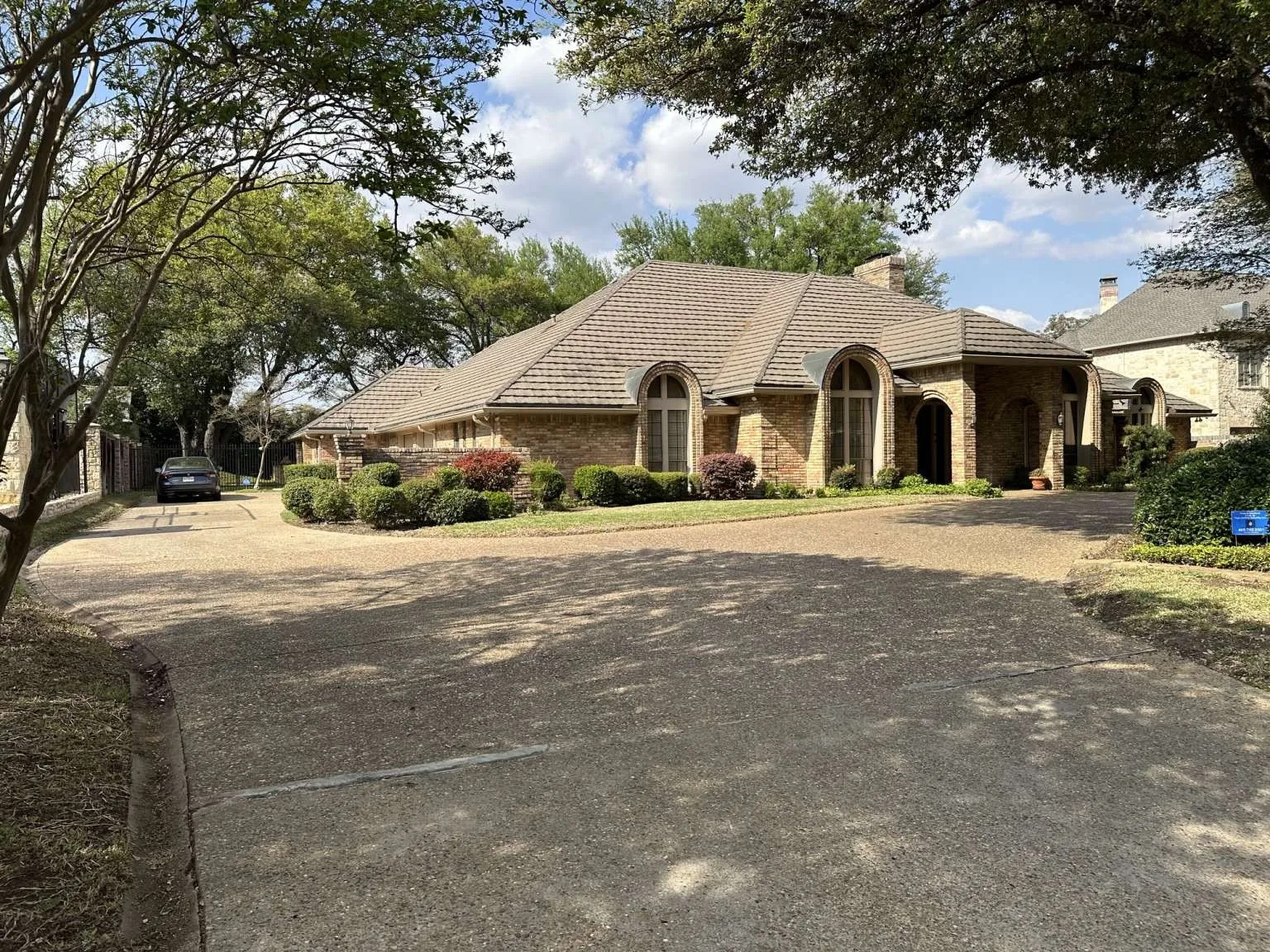 Single Family Residence For Sale in Dallas County , 5321 Bent Tree Drive, Dallas, Texas 75248, 4 Bedroom, 4 Bathroom, 2 Garage spaces, 4,550 Sqft, built in 1979, Preowned, mls#21223320, Real Estate Agent in Dallas, Homes For Sale in Dallas county, Homes For Sale in Dallas, Realtor in Dallas Texas, Real Estate Brokerage Independent Realty Texas, Luminita Cordes Realtor