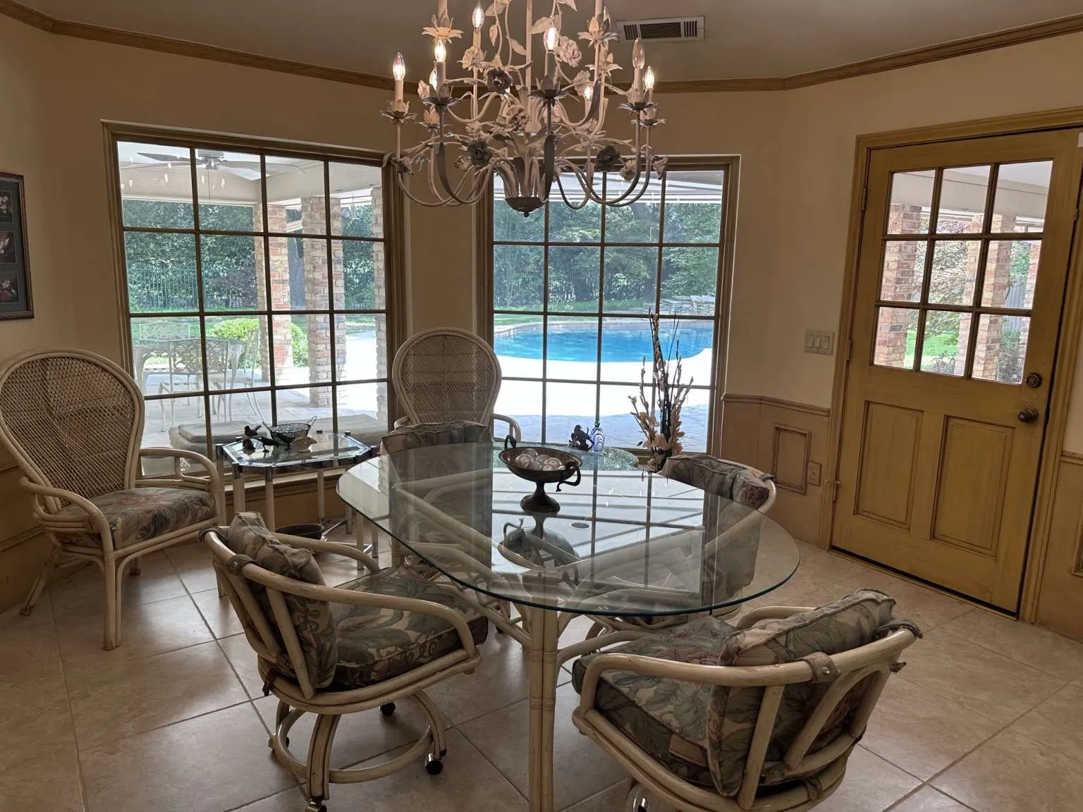 Single Family Residence For Sale in Dallas County , 5321 Bent Tree Drive, Dallas, Texas 75248, 4 Bedroom, 4 Bathroom, 2 Garage spaces, 4,550 Sqft, built in 1979, Preowned, mls#21223320, Real Estate Agent in Dallas, Homes For Sale in Dallas county, Homes For Sale in Dallas, Realtor in Dallas Texas, Real Estate Brokerage Independent Realty Texas, Luminita Cordes Realtor