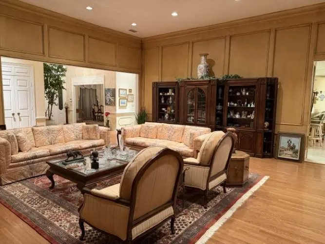 Single Family Residence For Sale in Dallas County , 5321 Bent Tree Drive, Dallas, Texas 75248, 4 Bedroom, 4 Bathroom, 2 Garage spaces, 4,550 Sqft, built in 1979, Preowned, mls#21223320, Real Estate Agent in Dallas, Homes For Sale in Dallas county, Homes For Sale in Dallas, Realtor in Dallas Texas, Real Estate Brokerage Independent Realty Texas, Luminita Cordes Realtor