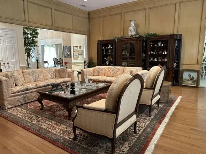 Single Family Residence For Sale in Dallas County , 5321 Bent Tree Drive, Dallas, Texas 75248, 4 Bedroom, 4 Bathroom, 2 Garage spaces, 4,550 Sqft, built in 1979, Preowned, mls#21223320, Real Estate Agent in Dallas, Homes For Sale in Dallas county, Homes For Sale in Dallas, Realtor in Dallas Texas, Real Estate Brokerage Independent Realty Texas, Luminita Cordes Realtor