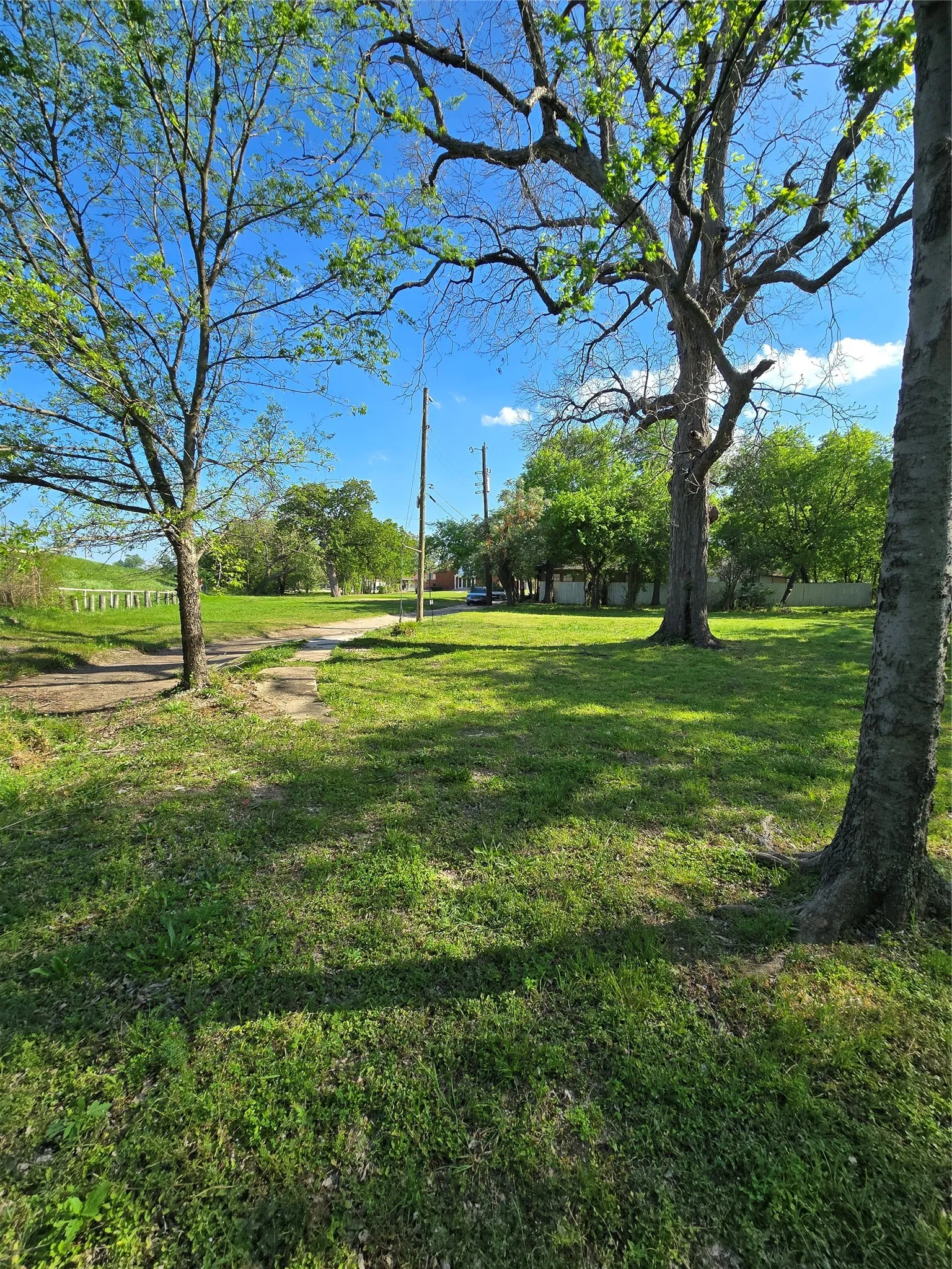 Unimproved Land For Sale in Dallas County , 823 Millard Street, Dallas, Texas 75203, 0, 0, Garage spaces, 0 Sqft, built in 0, mls#21221507, Real Estate Agent in Dallas, Homes For Sale in Dallas county, Homes For Sale in Dallas, Realtor in Dallas Texas, Real Estate Brokerage Independent Realty Texas, Luminita Cordes Realtor