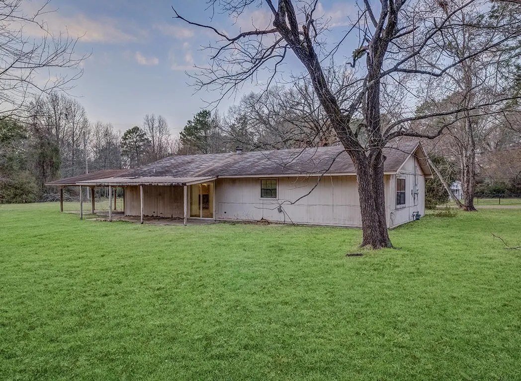 Single Family Residence For Sale in Bowie County , 2601 Page Street, Texarkana, Texas 75501, 3 Bedroom, 2 Bathroom, Garage spaces, 1,484 Sqft, built in 1978, Price $130,000, mls#21223274, Real Estate Agent in Texarkana, Homes For Sale in Bowie county, Homes For Sale in Texarkana, Realtor in Texarkana Texas, Real Estate Brokerage Independent Realty Texas, Luminita Cordes Realtor
