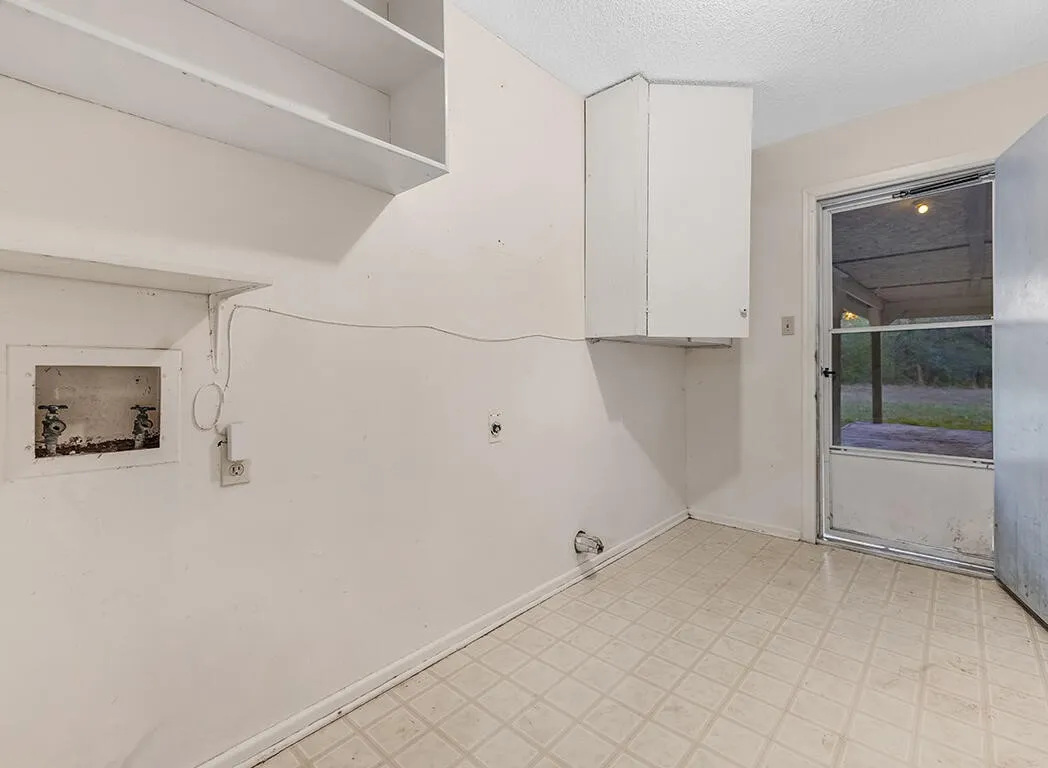 Single Family Residence For Sale in Bowie County , 2601 Page Street, Texarkana, Texas 75501, 3 Bedroom, 2 Bathroom, Garage spaces, 1,484 Sqft, built in 1978, Price $130,000, mls#21223274, Real Estate Agent in Texarkana, Homes For Sale in Bowie county, Homes For Sale in Texarkana, Realtor in Texarkana Texas, Real Estate Brokerage Independent Realty Texas, Luminita Cordes Realtor