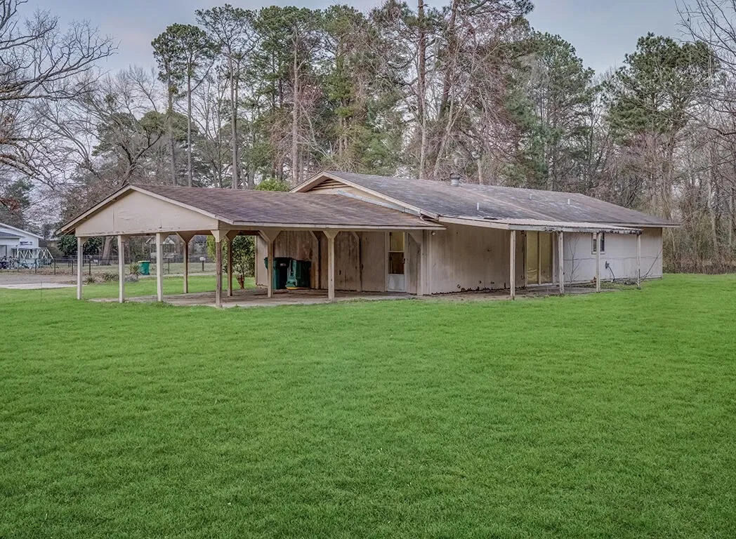 Single Family Residence For Sale in Bowie County , 2601 Page Street, Texarkana, Texas 75501, 3 Bedroom, 2 Bathroom, Garage spaces, 1,484 Sqft, built in 1978, Price $130,000, mls#21223274, Real Estate Agent in Texarkana, Homes For Sale in Bowie county, Homes For Sale in Texarkana, Realtor in Texarkana Texas, Real Estate Brokerage Independent Realty Texas, Luminita Cordes Realtor