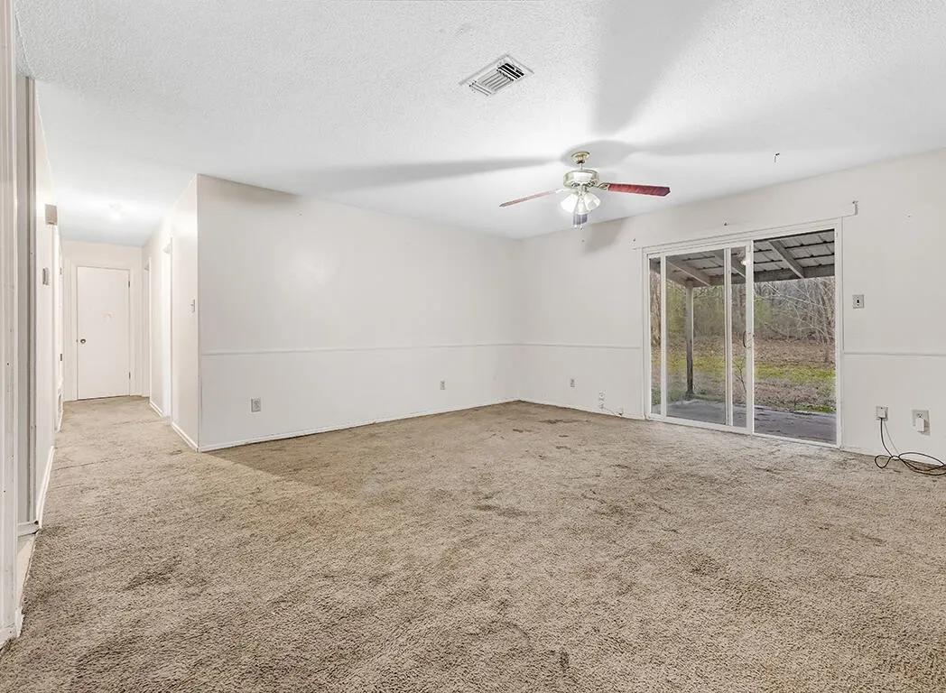 Single Family Residence For Sale in Bowie County , 2601 Page Street, Texarkana, Texas 75501, 3 Bedroom, 2 Bathroom, Garage spaces, 1,484 Sqft, built in 1978, Price $130,000, mls#21223274, Real Estate Agent in Texarkana, Homes For Sale in Bowie county, Homes For Sale in Texarkana, Realtor in Texarkana Texas, Real Estate Brokerage Independent Realty Texas, Luminita Cordes Realtor