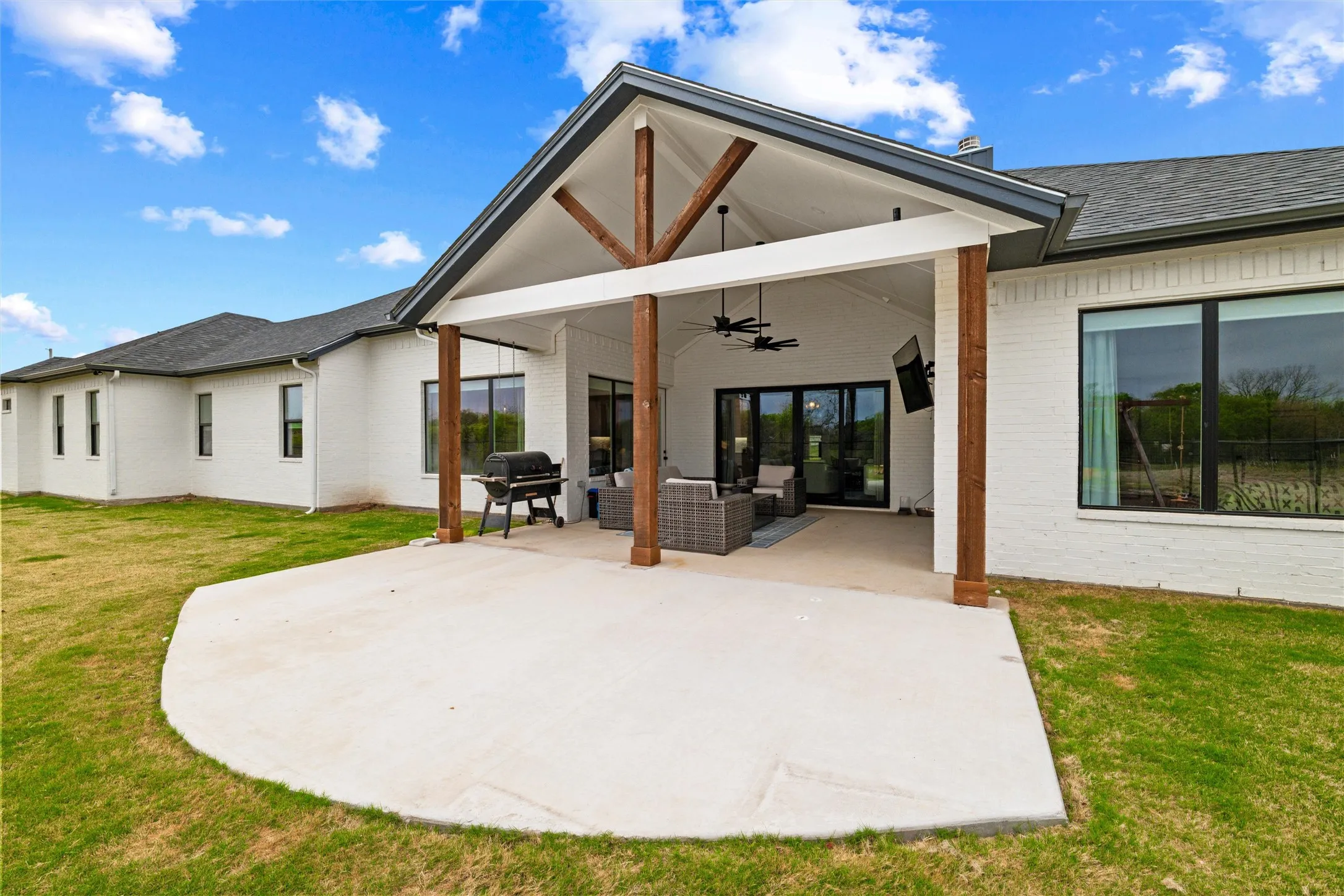 Single Family Residence For Sale in Parker County , 2043 Woodland Road, Weatherford, Texas 76088, 4 Bedroom, 4 Bathroom, 3 Garage spaces, 3,366 Sqft, built in 2022, mls#21222634, Real Estate Agent in Weatherford, Homes For Sale in Parker county, Homes For Sale in Weatherford, Realtor in Weatherford Texas, Real Estate Brokerage Independent Realty Texas, Luminita Cordes Realtor