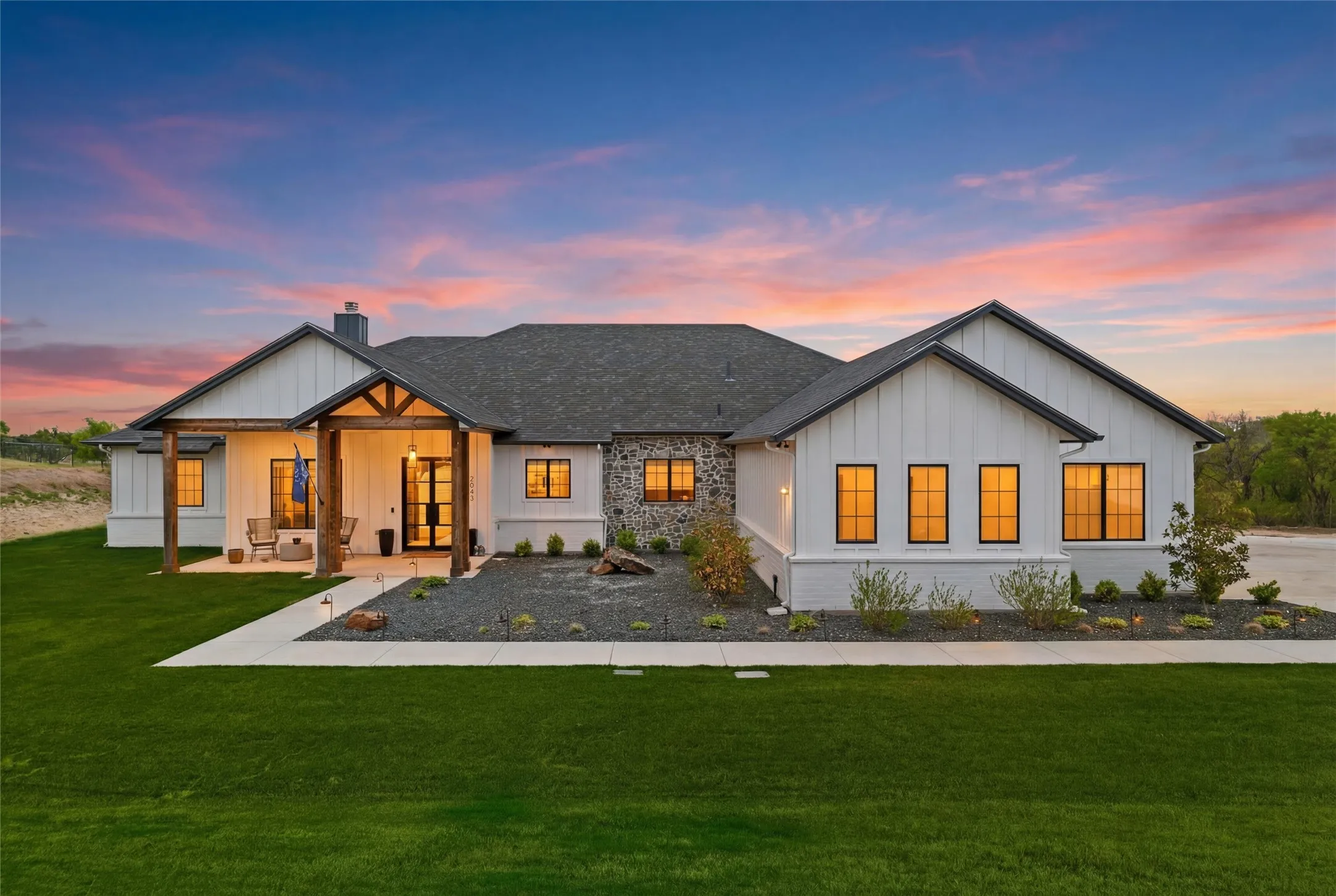 Single Family Residence For Sale in Parker County , 2043 Woodland Road, Weatherford, Texas 76088, 4 Bedroom, 4 Bathroom, 3 Garage spaces, 3,366 Sqft, built in 2022, mls#21222634, Real Estate Agent in Weatherford, Homes For Sale in Parker county, Homes For Sale in Weatherford, Realtor in Weatherford Texas, Real Estate Brokerage Independent Realty Texas, Luminita Cordes Realtor