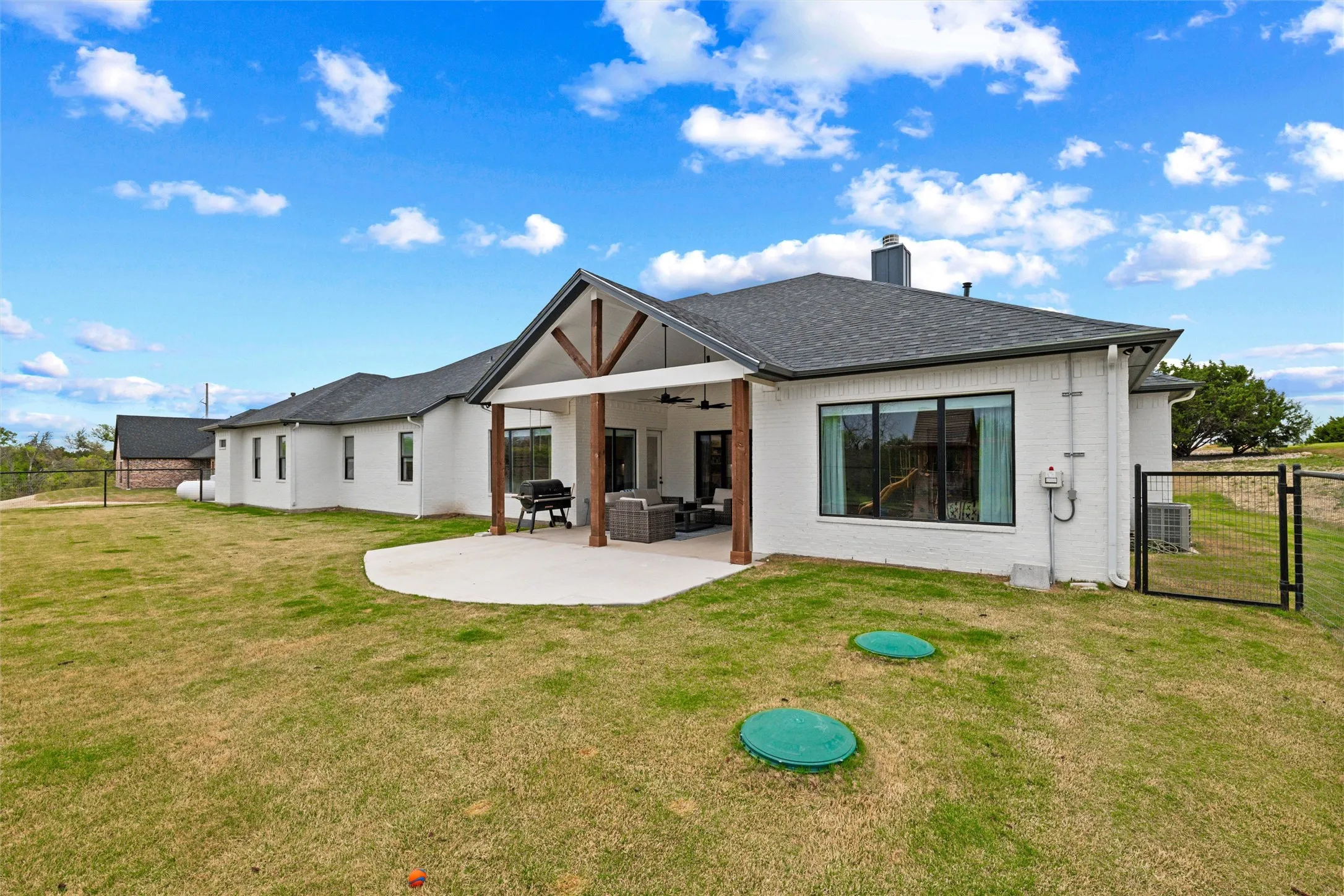 Single Family Residence For Sale in Parker County , 2043 Woodland Road, Weatherford, Texas 76088, 4 Bedroom, 4 Bathroom, 3 Garage spaces, 3,366 Sqft, built in 2022, mls#21222634, Real Estate Agent in Weatherford, Homes For Sale in Parker county, Homes For Sale in Weatherford, Realtor in Weatherford Texas, Real Estate Brokerage Independent Realty Texas, Luminita Cordes Realtor
