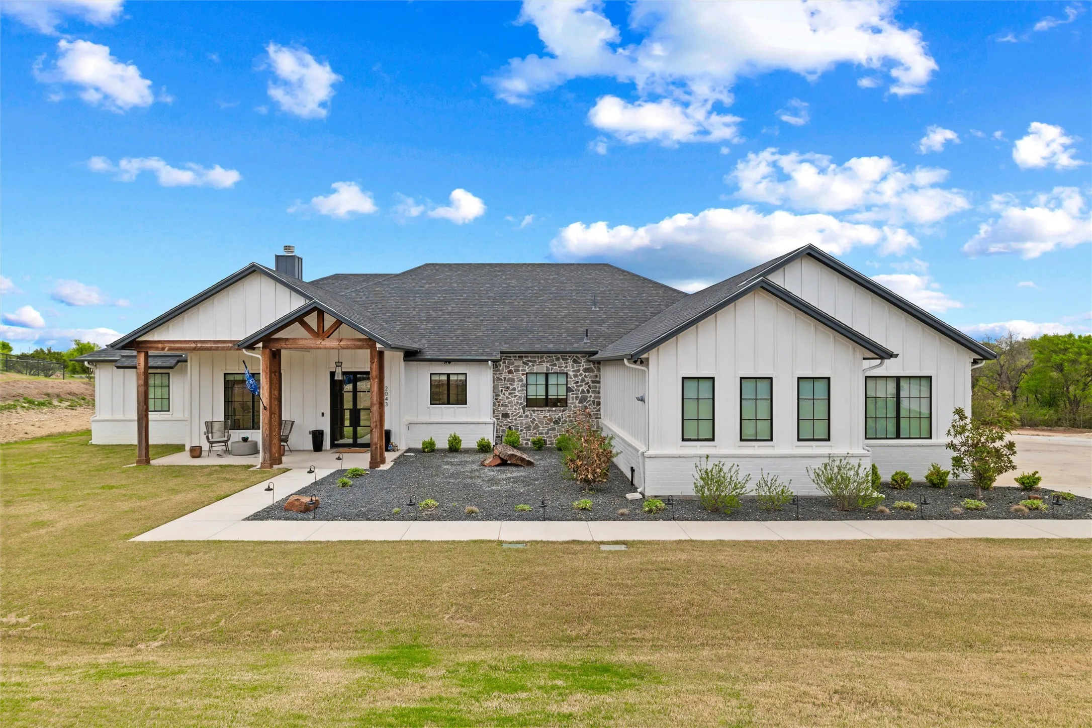 Single Family Residence For Sale in Parker County , 2043 Woodland Road, Weatherford, Texas 76088, 4 Bedroom, 4 Bathroom, 3 Garage spaces, 3,366 Sqft, built in 2022, mls#21222634, Real Estate Agent in Weatherford, Homes For Sale in Parker county, Homes For Sale in Weatherford, Realtor in Weatherford Texas, Real Estate Brokerage Independent Realty Texas, Luminita Cordes Realtor