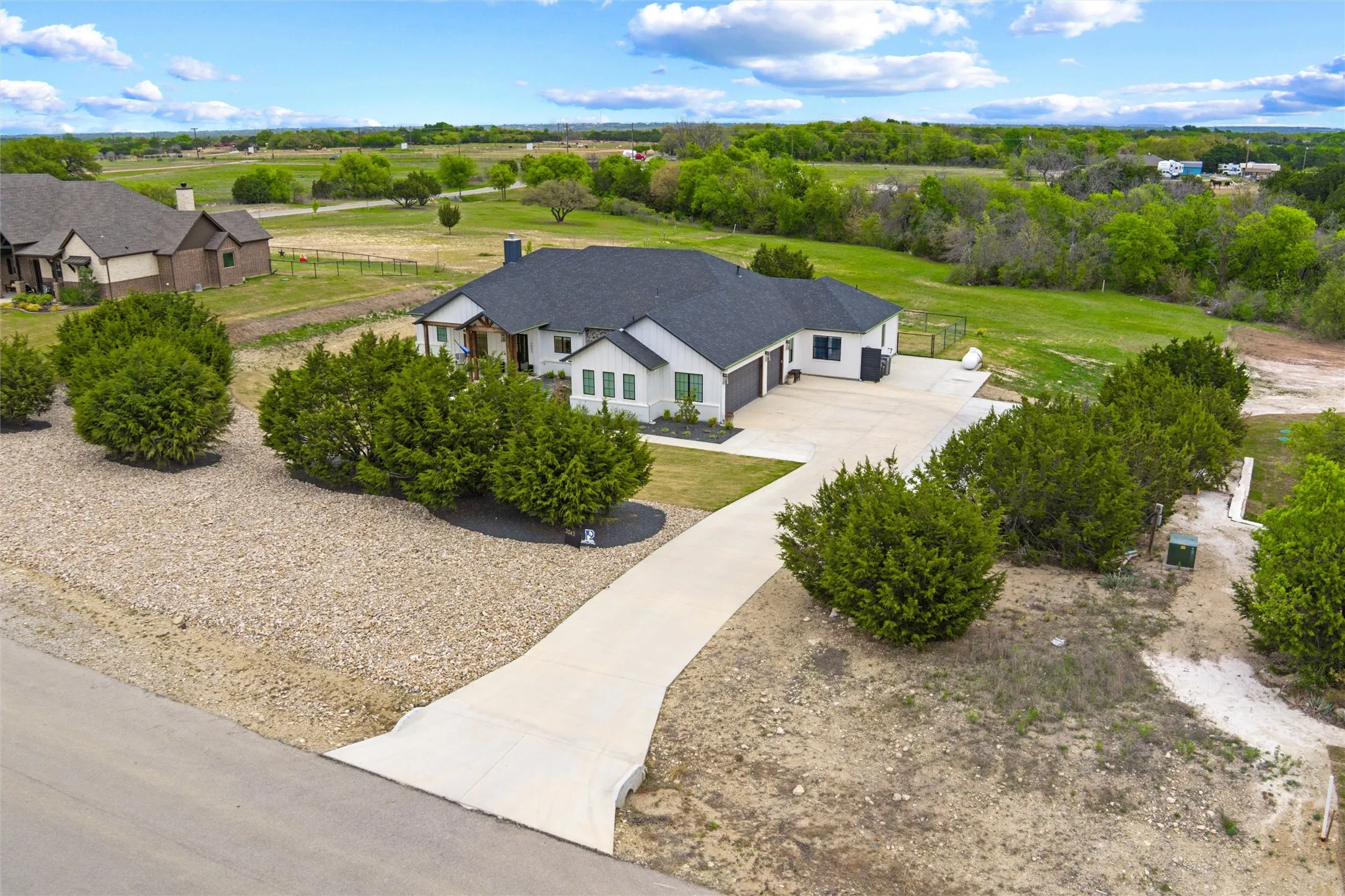 Single Family Residence For Sale in Parker County , 2043 Woodland Road, Weatherford, Texas 76088, 4 Bedroom, 4 Bathroom, 3 Garage spaces, 3,366 Sqft, built in 2022, mls#21222634, Real Estate Agent in Weatherford, Homes For Sale in Parker county, Homes For Sale in Weatherford, Realtor in Weatherford Texas, Real Estate Brokerage Independent Realty Texas, Luminita Cordes Realtor
