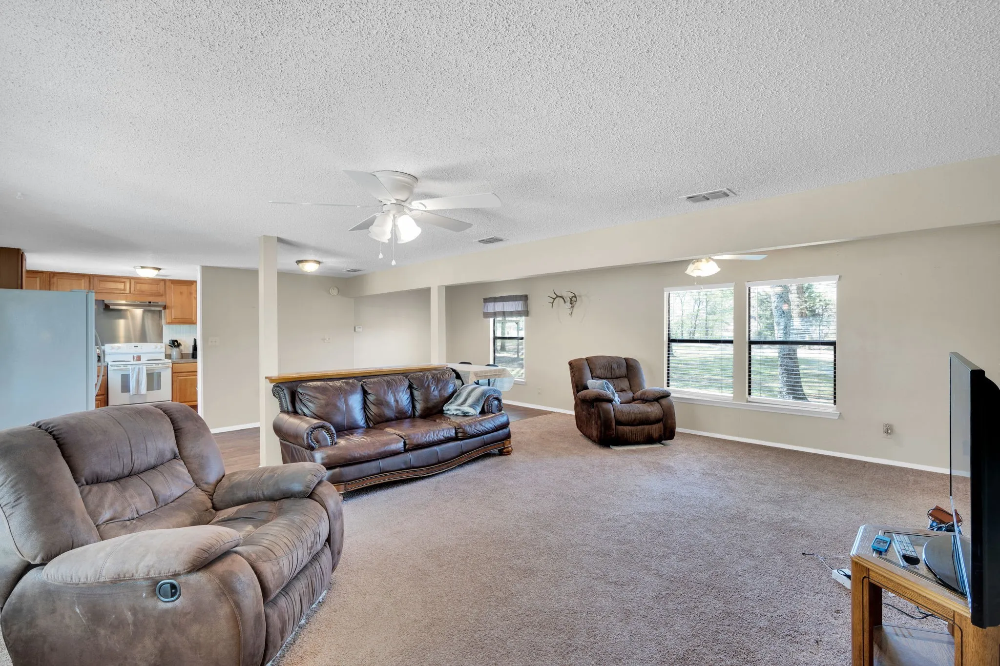 Mobile Home For Sale in Rains County , 321 Rs County Road 3310, Emory, Texas 75440, 3 Bedroom, 2 Bathroom, 2 Garage spaces, 1,740 Sqft, built in 1992, Preowned, mls#21220988, Real Estate Agent in Emory, Homes For Sale in Rains county, Homes For Sale in Emory, Realtor in Emory Texas, Real Estate Brokerage Independent Realty Texas, Luminita Cordes Realtor