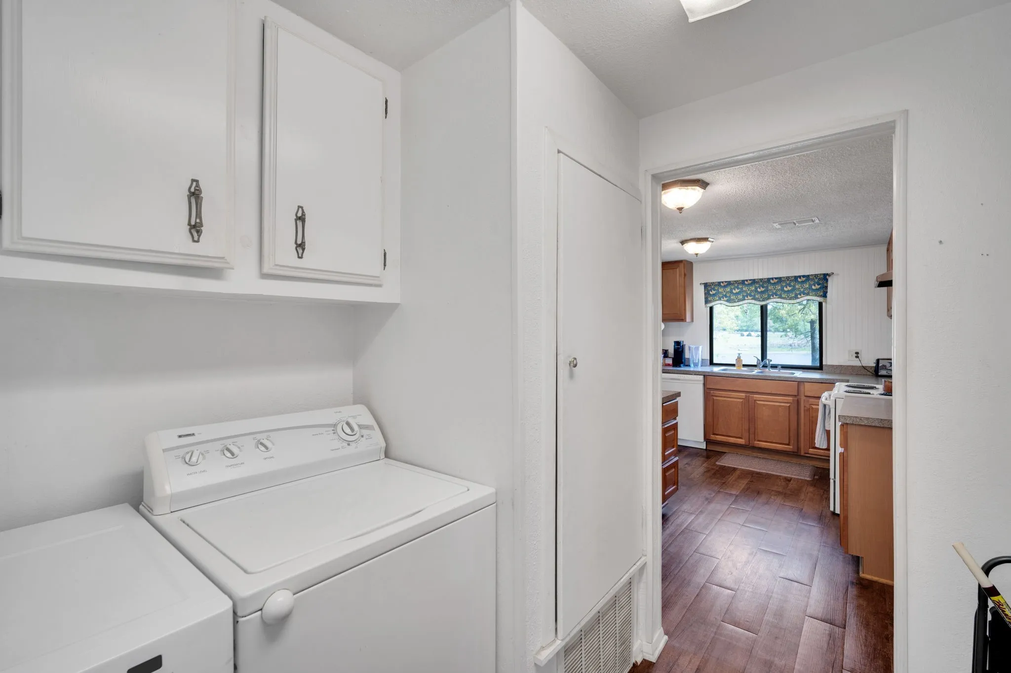 Mobile Home For Sale in Rains County , 321 Rs County Road 3310, Emory, Texas 75440, 3 Bedroom, 2 Bathroom, 2 Garage spaces, 1,740 Sqft, built in 1992, Preowned, mls#21220988, Real Estate Agent in Emory, Homes For Sale in Rains county, Homes For Sale in Emory, Realtor in Emory Texas, Real Estate Brokerage Independent Realty Texas, Luminita Cordes Realtor