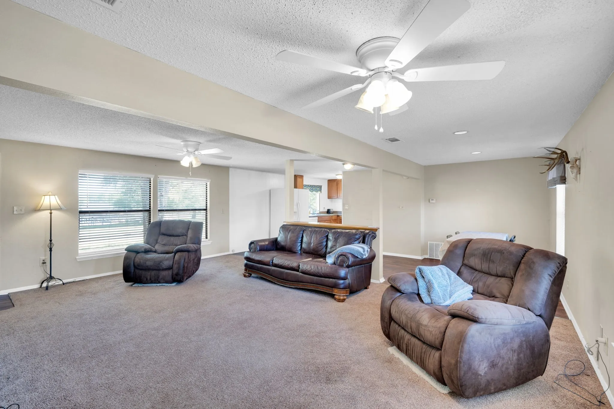 Mobile Home For Sale in Rains County , 321 Rs County Road 3310, Emory, Texas 75440, 3 Bedroom, 2 Bathroom, 2 Garage spaces, 1,740 Sqft, built in 1992, Preowned, mls#21220988, Real Estate Agent in Emory, Homes For Sale in Rains county, Homes For Sale in Emory, Realtor in Emory Texas, Real Estate Brokerage Independent Realty Texas, Luminita Cordes Realtor
