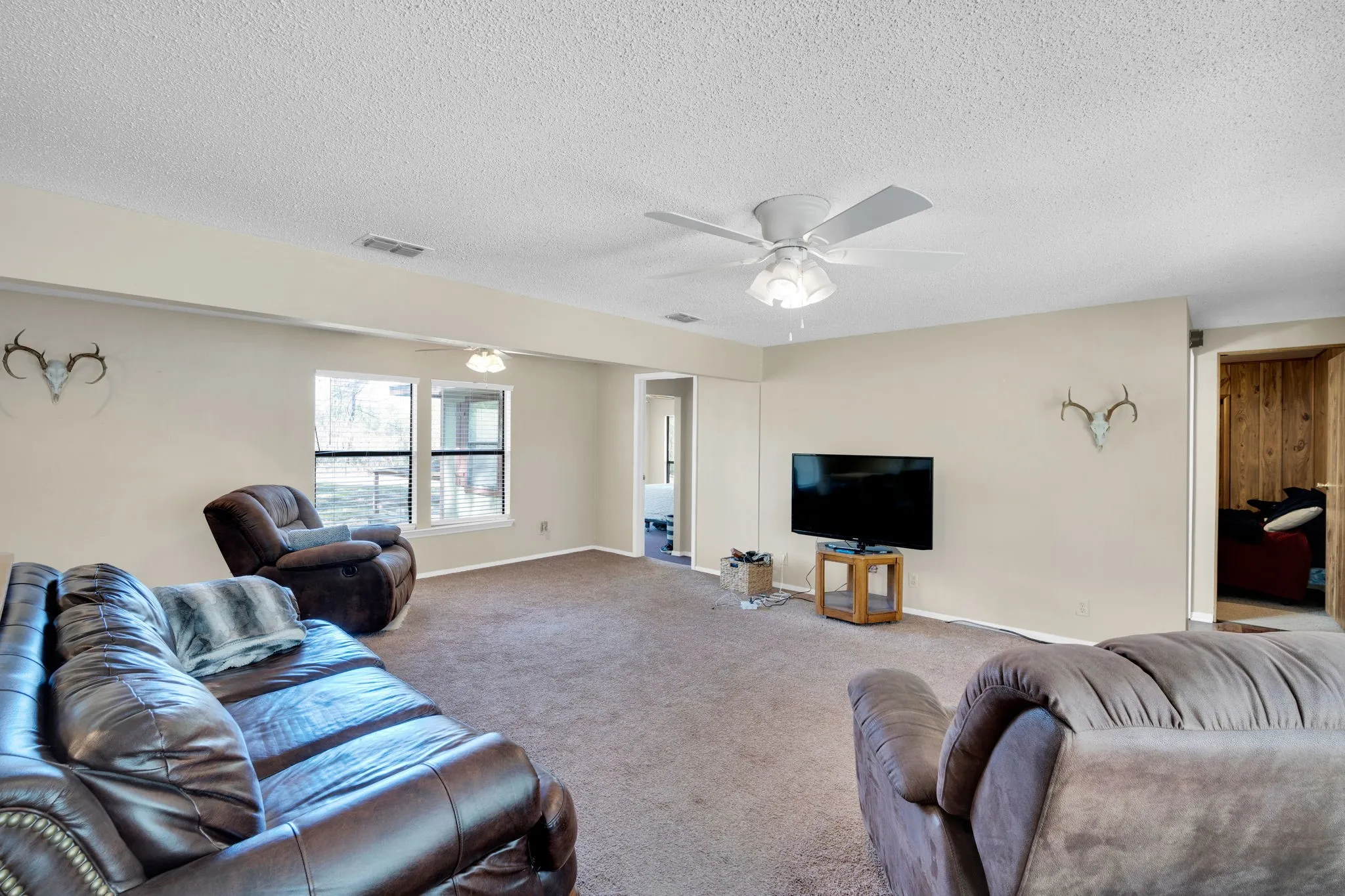 Mobile Home For Sale in Rains County , 321 Rs County Road 3310, Emory, Texas 75440, 3 Bedroom, 2 Bathroom, 2 Garage spaces, 1,740 Sqft, built in 1992, Preowned, mls#21220988, Real Estate Agent in Emory, Homes For Sale in Rains county, Homes For Sale in Emory, Realtor in Emory Texas, Real Estate Brokerage Independent Realty Texas, Luminita Cordes Realtor
