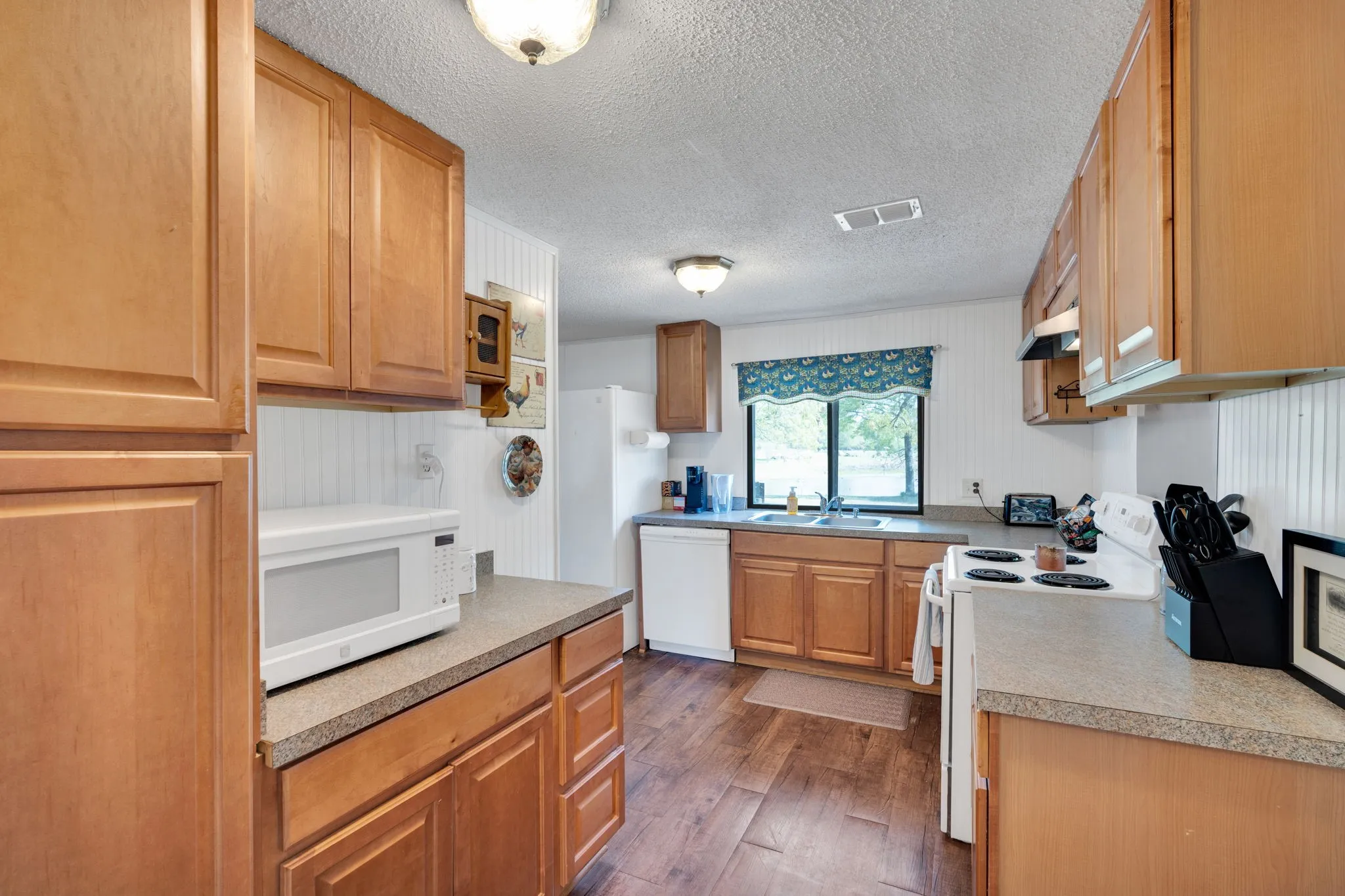 Mobile Home For Sale in Rains County , 321 Rs County Road 3310, Emory, Texas 75440, 3 Bedroom, 2 Bathroom, 2 Garage spaces, 1,740 Sqft, built in 1992, Preowned, mls#21220988, Real Estate Agent in Emory, Homes For Sale in Rains county, Homes For Sale in Emory, Realtor in Emory Texas, Real Estate Brokerage Independent Realty Texas, Luminita Cordes Realtor