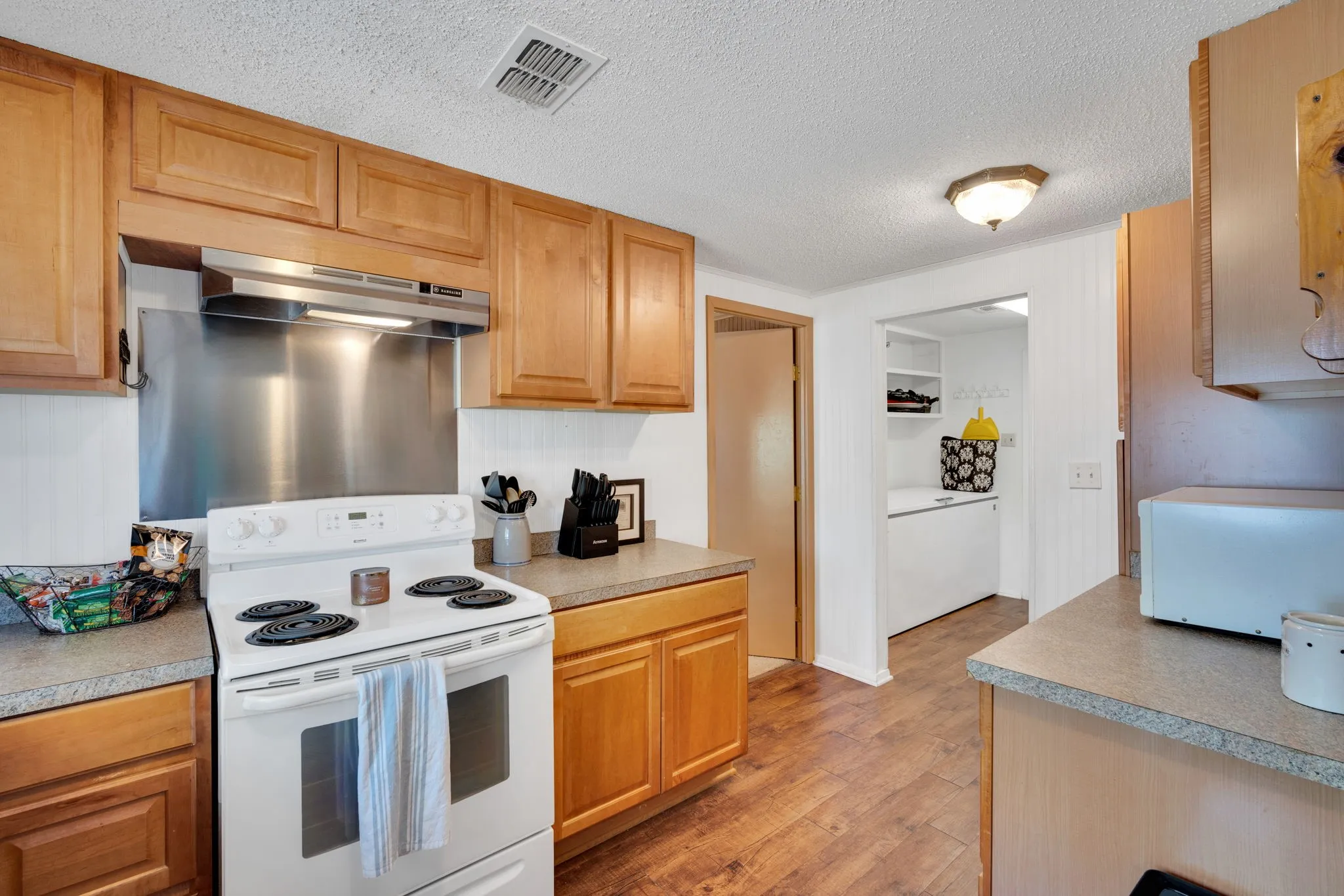 Mobile Home For Sale in Rains County , 321 Rs County Road 3310, Emory, Texas 75440, 3 Bedroom, 2 Bathroom, 2 Garage spaces, 1,740 Sqft, built in 1992, Preowned, mls#21220988, Real Estate Agent in Emory, Homes For Sale in Rains county, Homes For Sale in Emory, Realtor in Emory Texas, Real Estate Brokerage Independent Realty Texas, Luminita Cordes Realtor