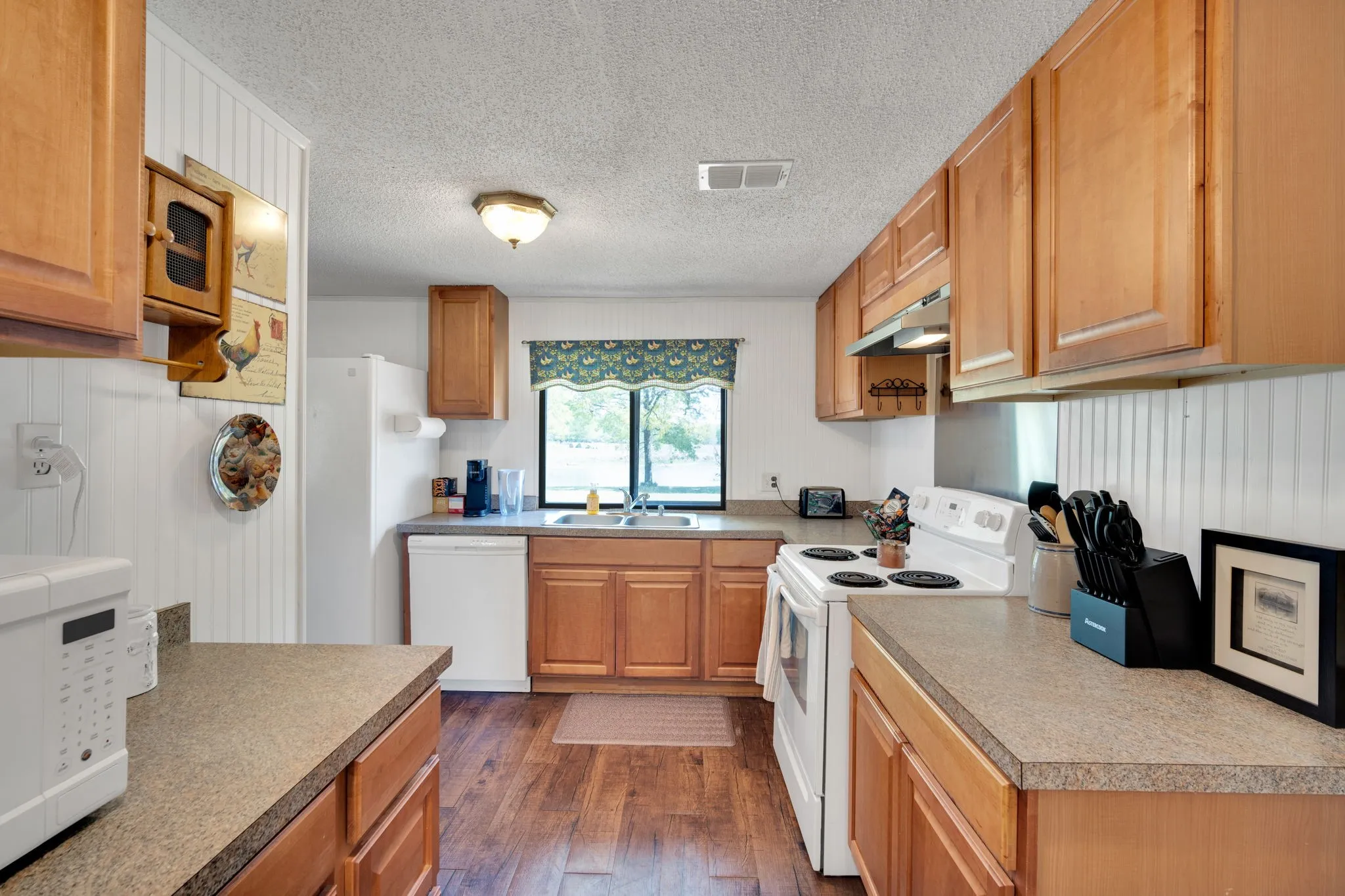 Mobile Home For Sale in Rains County , 321 Rs County Road 3310, Emory, Texas 75440, 3 Bedroom, 2 Bathroom, 2 Garage spaces, 1,740 Sqft, built in 1992, Preowned, mls#21220988, Real Estate Agent in Emory, Homes For Sale in Rains county, Homes For Sale in Emory, Realtor in Emory Texas, Real Estate Brokerage Independent Realty Texas, Luminita Cordes Realtor