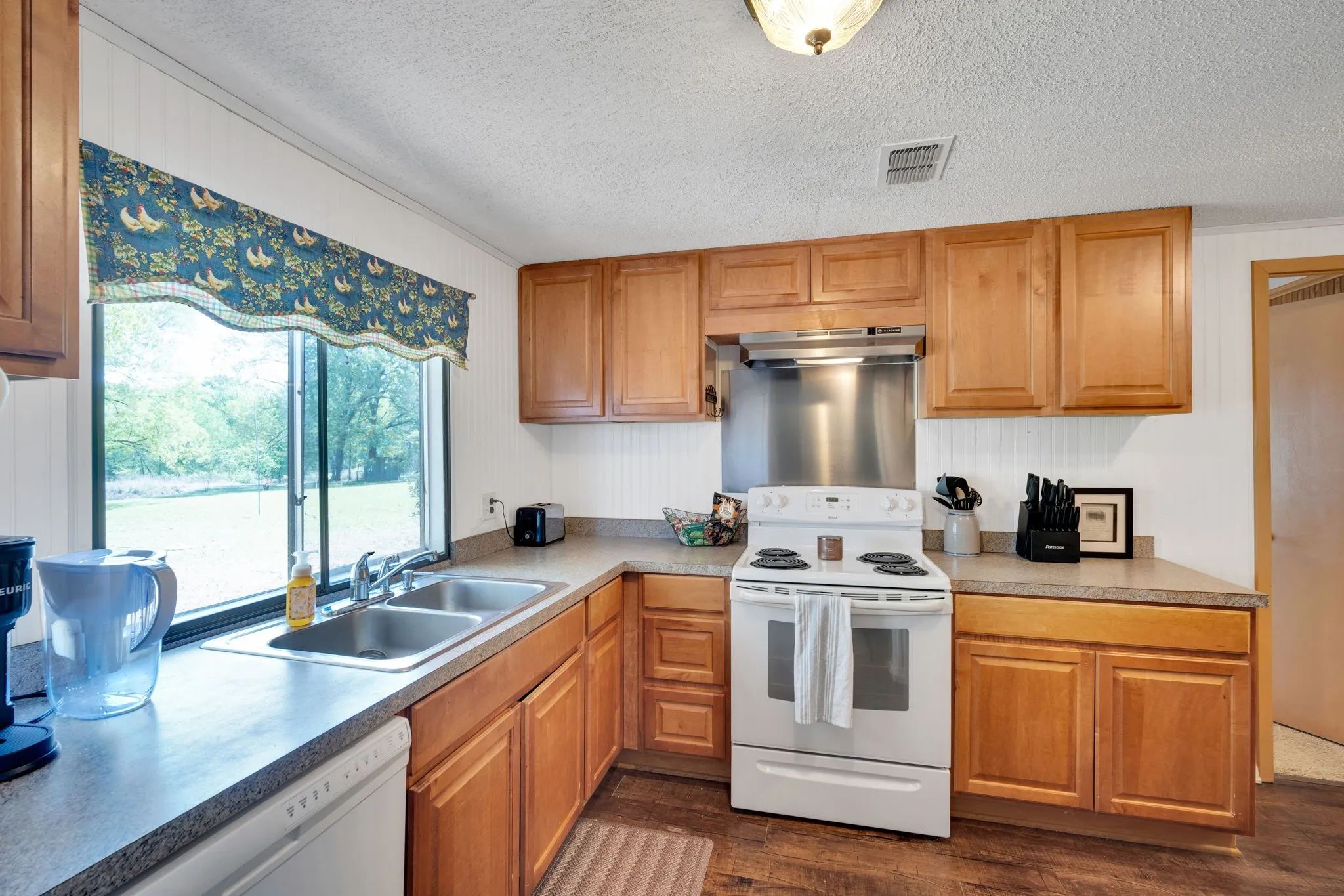 Mobile Home For Sale in Rains County , 321 Rs County Road 3310, Emory, Texas 75440, 3 Bedroom, 2 Bathroom, 2 Garage spaces, 1,740 Sqft, built in 1992, Preowned, mls#21220988, Real Estate Agent in Emory, Homes For Sale in Rains county, Homes For Sale in Emory, Realtor in Emory Texas, Real Estate Brokerage Independent Realty Texas, Luminita Cordes Realtor
