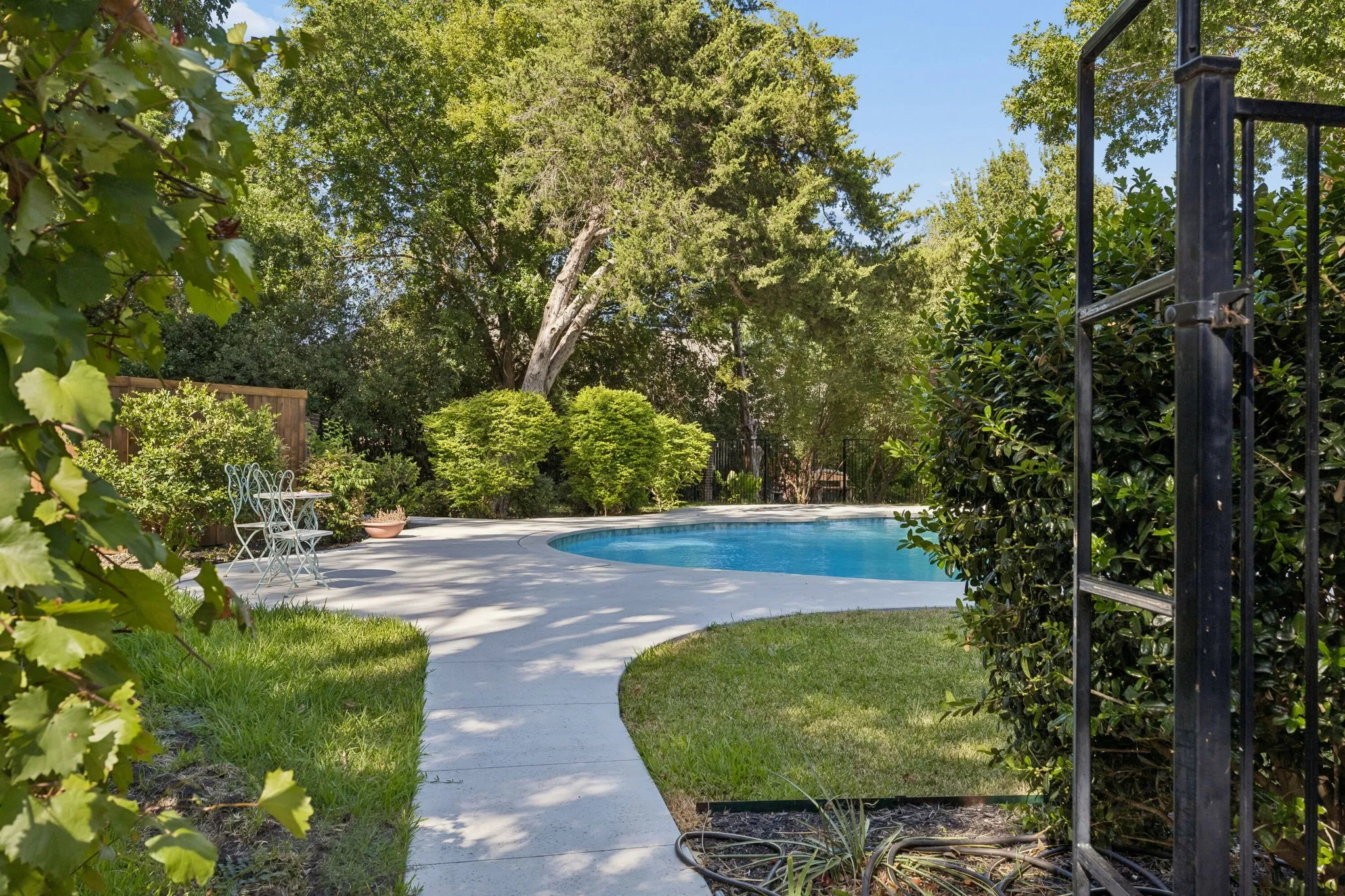 Single Family Residence For Sale in Collin County , 732 Creek Valley Court, Allen, Texas 75002, 4 Bedroom, 4 Bathroom, 2 Garage spaces, 2,893 Sqft, built in 1974, Preowned, mls#21223408, Real Estate Agent in Allen, Homes For Sale in Collin county, Homes For Sale in Allen, Realtor in Allen Texas, Real Estate Brokerage Independent Realty Texas, Luminita Cordes Realtor