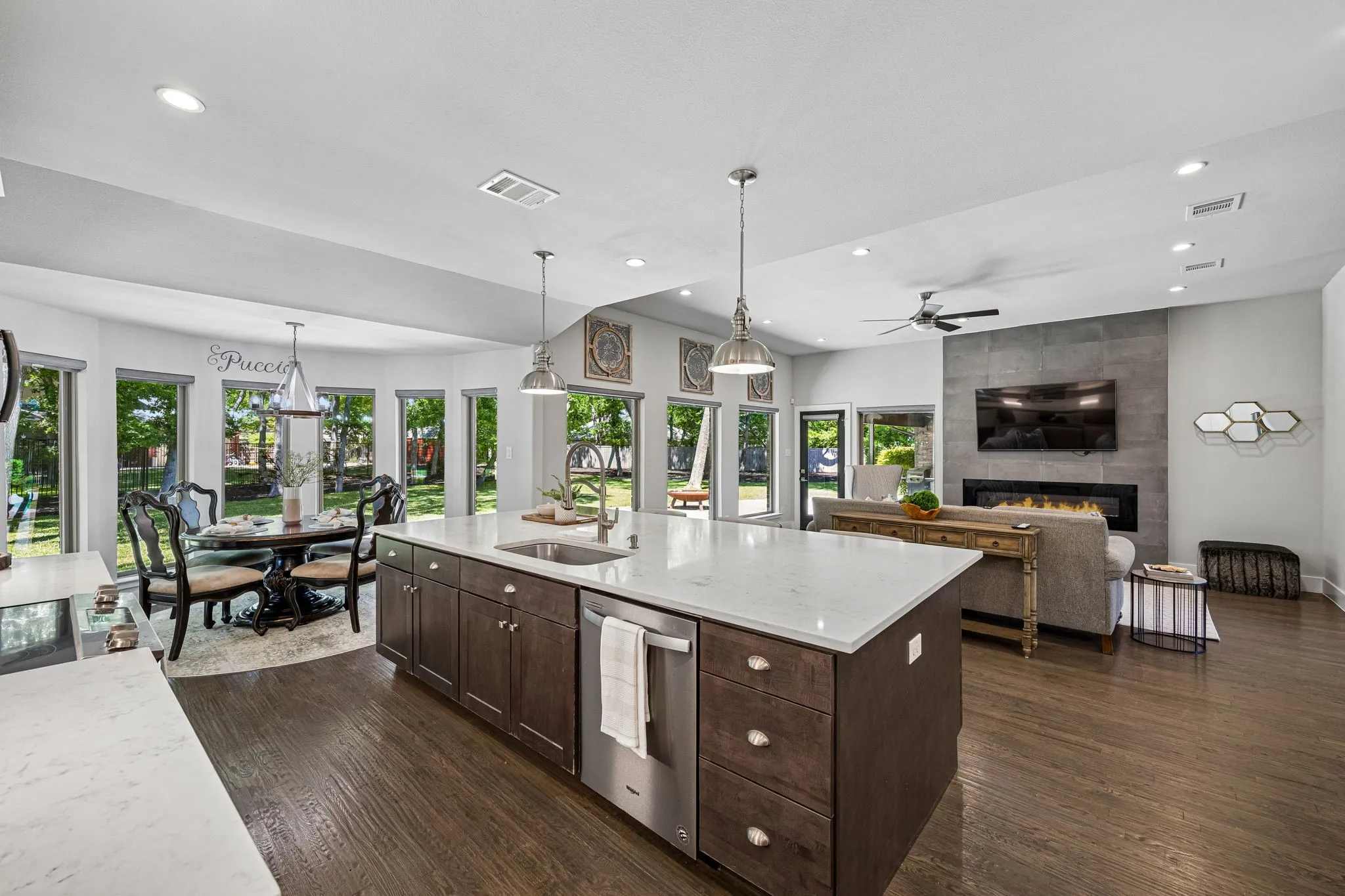 Single Family Residence For Sale in Collin County , 732 Creek Valley Court, Allen, Texas 75002, 4 Bedroom, 4 Bathroom, 2 Garage spaces, 2,893 Sqft, built in 1974, Preowned, mls#21223408, Real Estate Agent in Allen, Homes For Sale in Collin county, Homes For Sale in Allen, Realtor in Allen Texas, Real Estate Brokerage Independent Realty Texas, Luminita Cordes Realtor