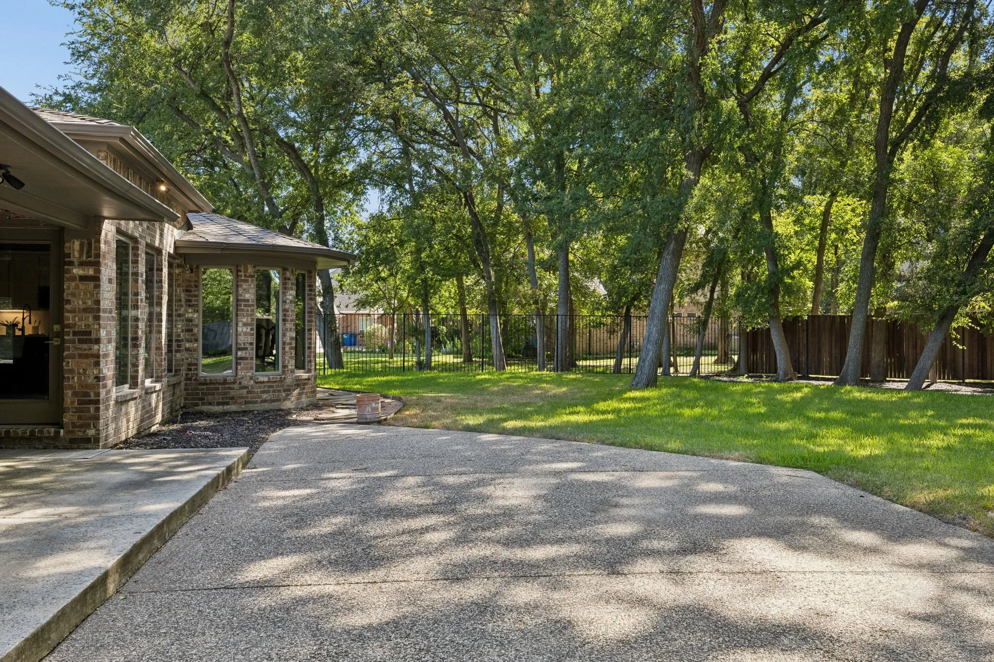 Single Family Residence For Sale in Collin County , 732 Creek Valley Court, Allen, Texas 75002, 4 Bedroom, 4 Bathroom, 2 Garage spaces, 2,893 Sqft, built in 1974, Preowned, mls#21223408, Real Estate Agent in Allen, Homes For Sale in Collin county, Homes For Sale in Allen, Realtor in Allen Texas, Real Estate Brokerage Independent Realty Texas, Luminita Cordes Realtor