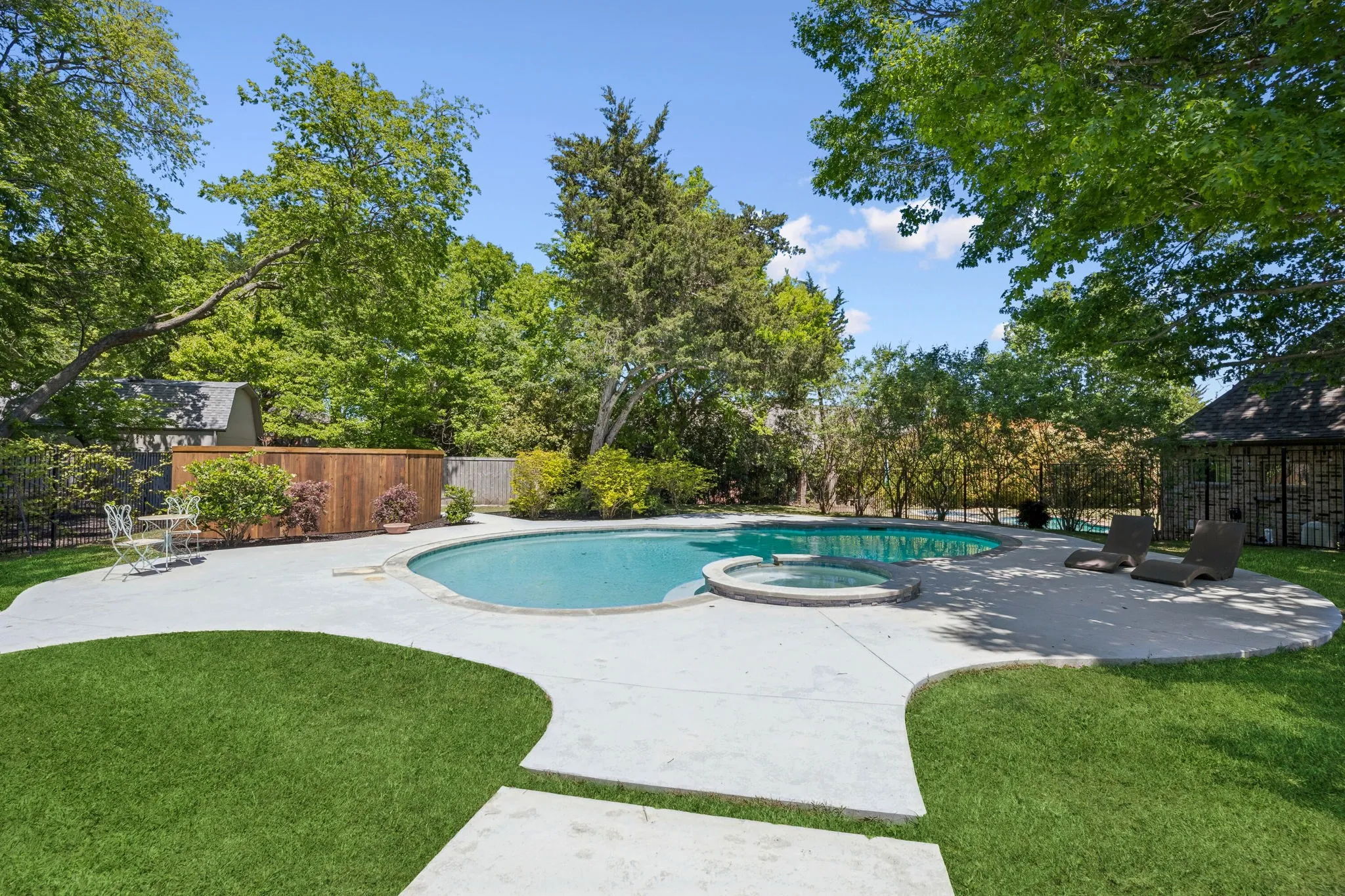 Single Family Residence For Sale in Collin County , 732 Creek Valley Court, Allen, Texas 75002, 4 Bedroom, 4 Bathroom, 2 Garage spaces, 2,893 Sqft, built in 1974, Preowned, mls#21223408, Real Estate Agent in Allen, Homes For Sale in Collin county, Homes For Sale in Allen, Realtor in Allen Texas, Real Estate Brokerage Independent Realty Texas, Luminita Cordes Realtor