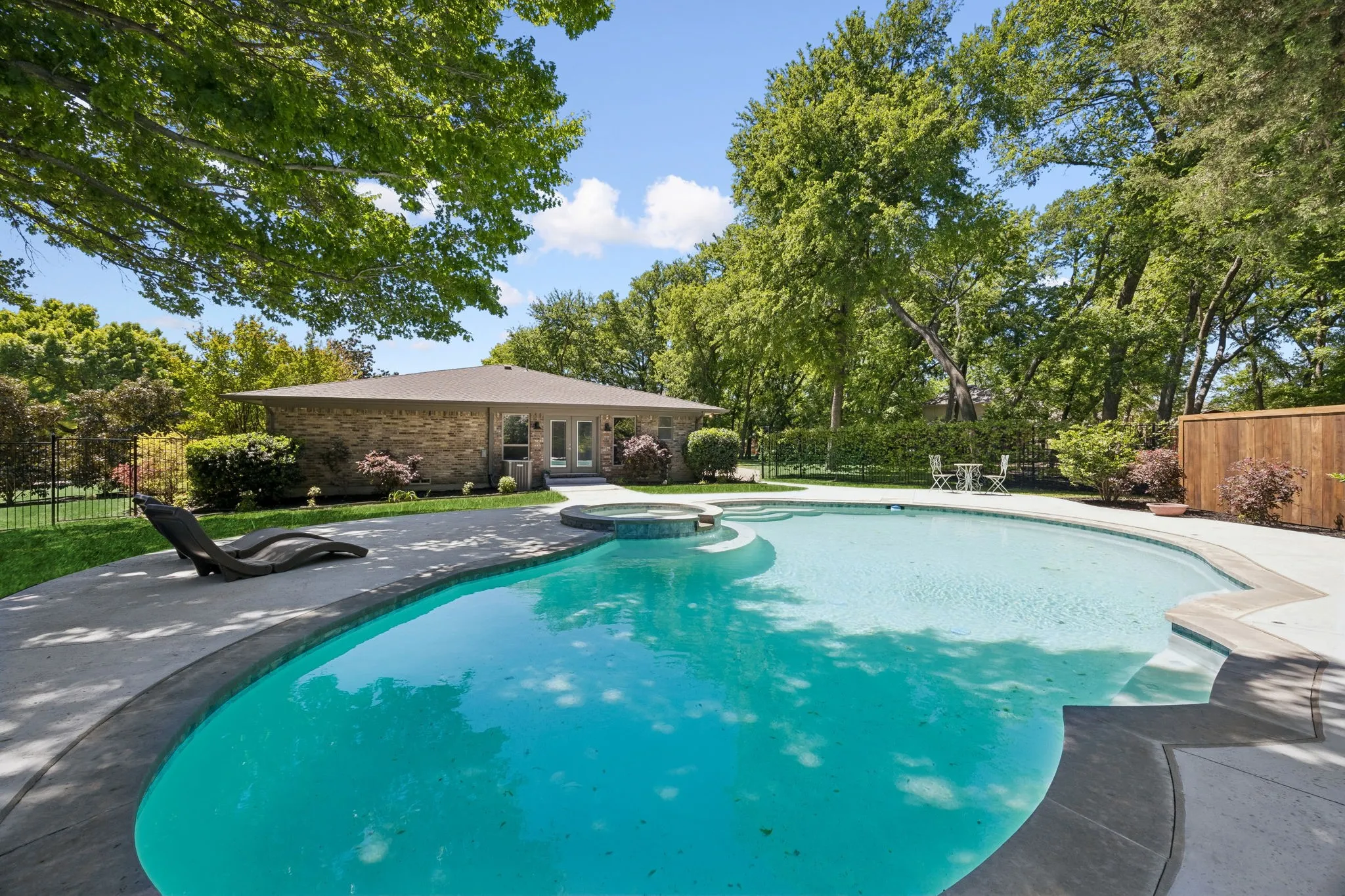 Single Family Residence For Sale in Collin County , 732 Creek Valley Court, Allen, Texas 75002, 4 Bedroom, 4 Bathroom, 2 Garage spaces, 2,893 Sqft, built in 1974, Preowned, mls#21223408, Real Estate Agent in Allen, Homes For Sale in Collin county, Homes For Sale in Allen, Realtor in Allen Texas, Real Estate Brokerage Independent Realty Texas, Luminita Cordes Realtor