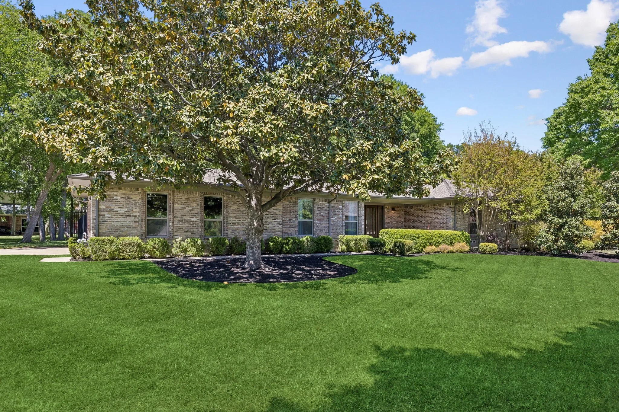 Single Family Residence For Sale in Collin County , 732 Creek Valley Court, Allen, Texas 75002, 4 Bedroom, 4 Bathroom, 2 Garage spaces, 2,893 Sqft, built in 1974, Preowned, mls#21223408, Real Estate Agent in Allen, Homes For Sale in Collin county, Homes For Sale in Allen, Realtor in Allen Texas, Real Estate Brokerage Independent Realty Texas, Luminita Cordes Realtor