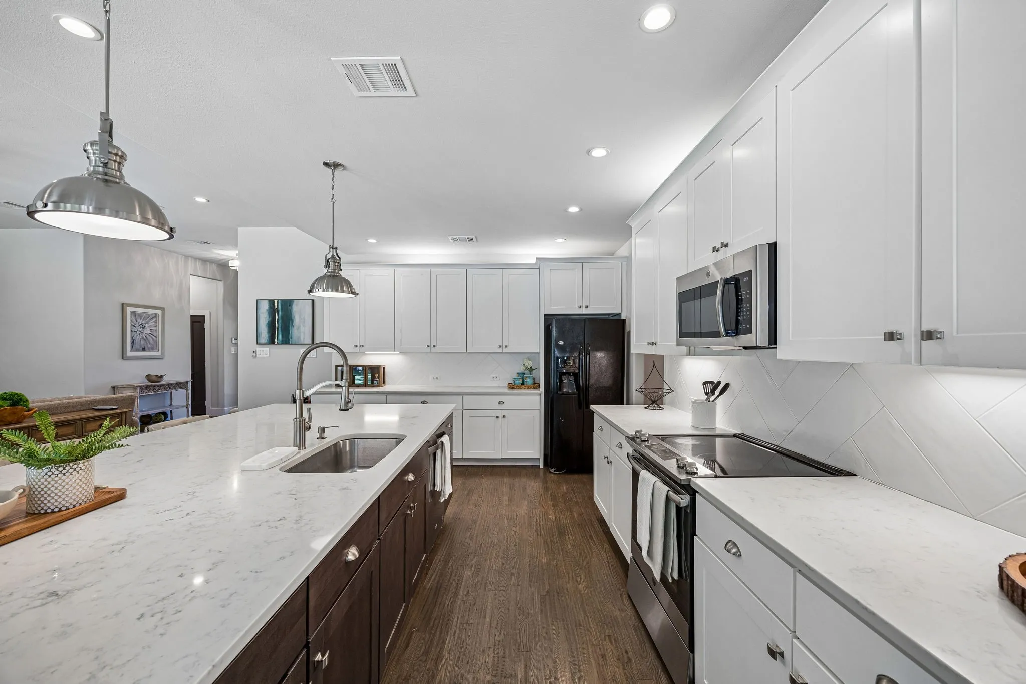 Single Family Residence For Sale in Collin County , 732 Creek Valley Court, Allen, Texas 75002, 4 Bedroom, 4 Bathroom, 2 Garage spaces, 2,893 Sqft, built in 1974, Preowned, mls#21223408, Real Estate Agent in Allen, Homes For Sale in Collin county, Homes For Sale in Allen, Realtor in Allen Texas, Real Estate Brokerage Independent Realty Texas, Luminita Cordes Realtor