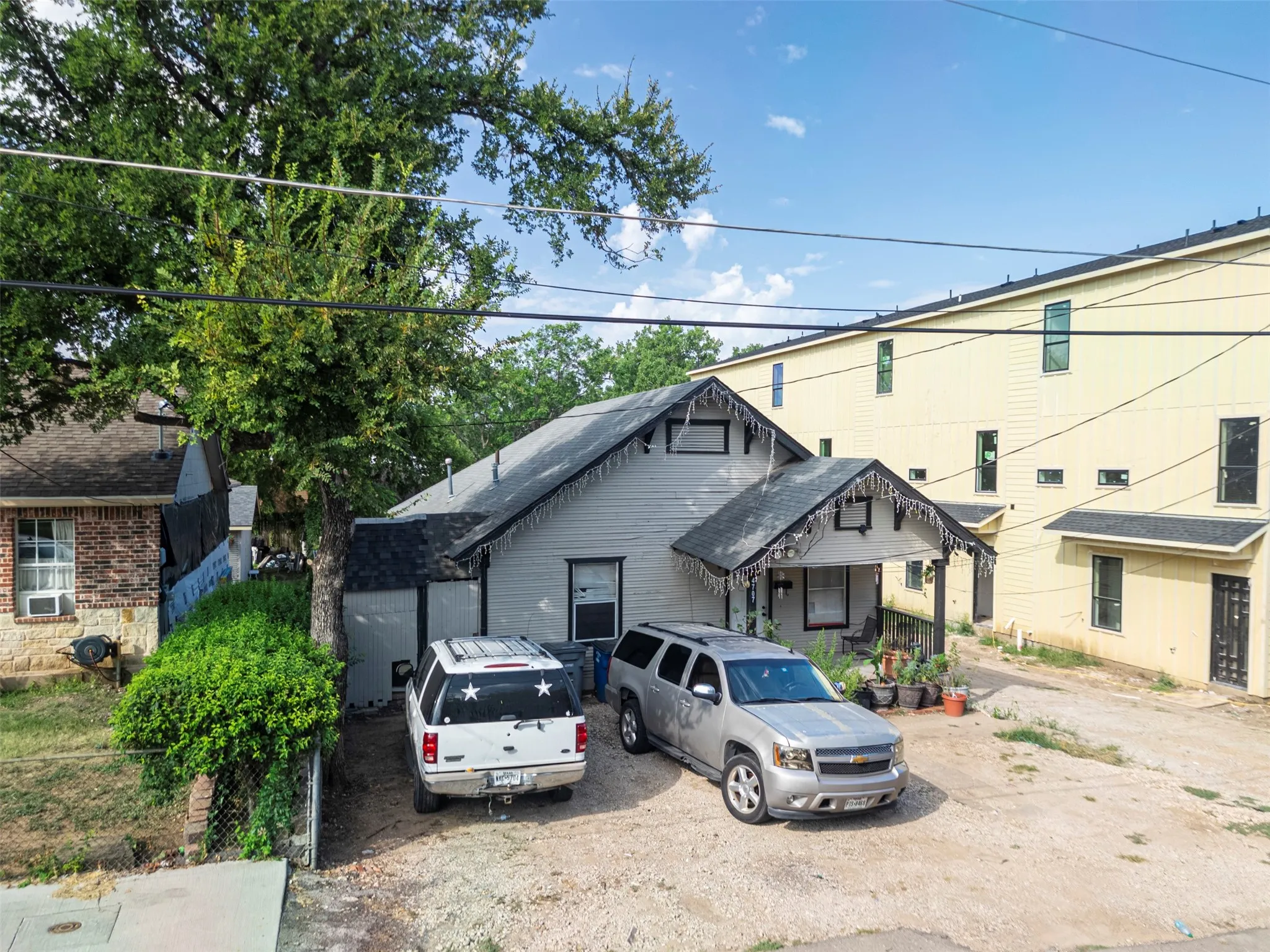 Single Family Residence For Sale in Dallas County , 4707 Sylvester, Dallas, Texas 75219, 1 Bedroom, 1 Bathroom, Garage spaces, 1,232 Sqft, built in 1929, Preowned, mls#21222976, Real Estate Agent in Dallas, Homes For Sale in Dallas county, Homes For Sale in Dallas, Realtor in Dallas Texas, Real Estate Brokerage Independent Realty Texas, Luminita Cordes Realtor