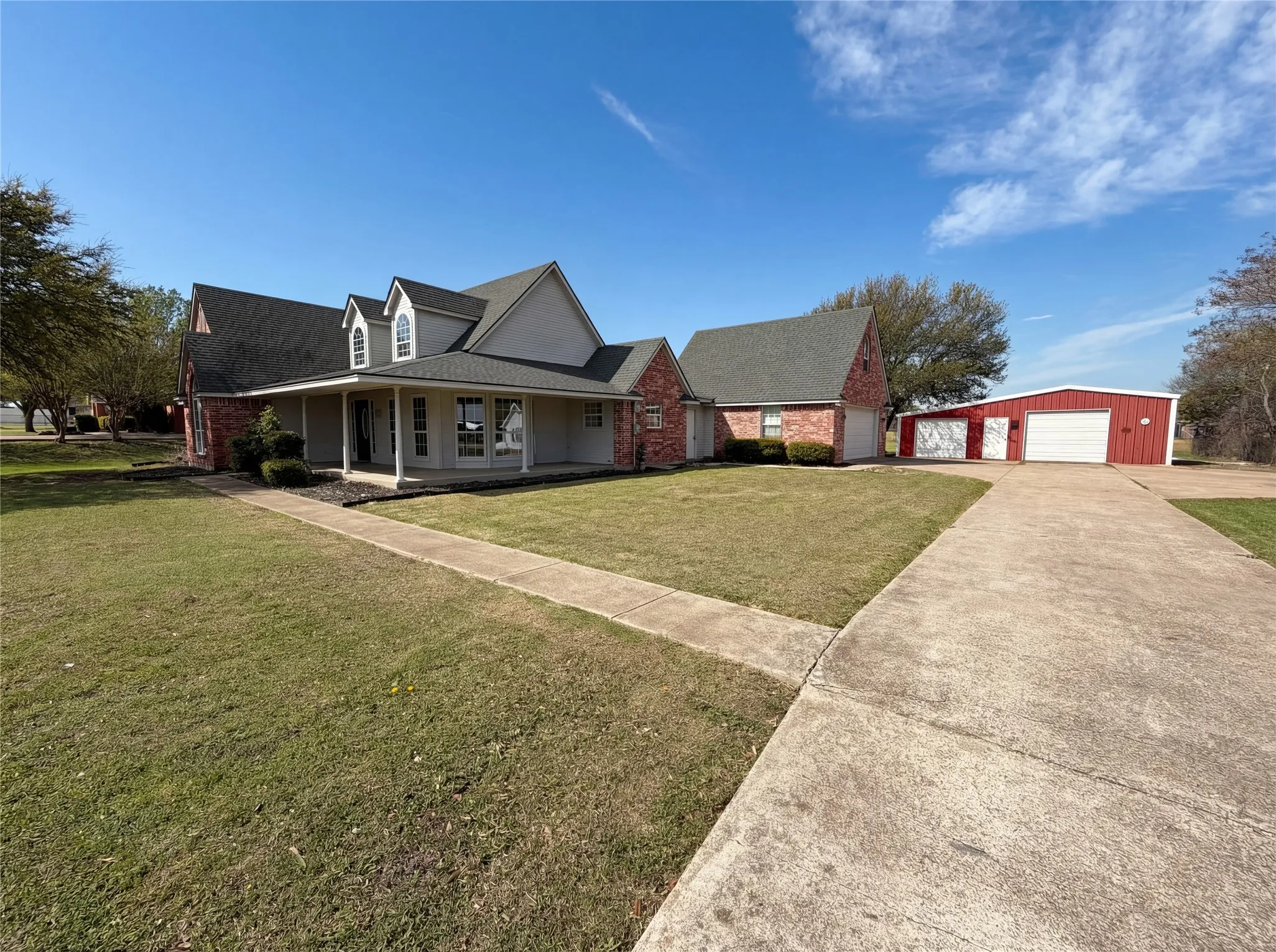 Single Family Residence For Sale in Ellis County , 4014 Fm 664, Waxahachie, Texas 75167, 3 Bedroom, 2 Bathroom, 2 Garage spaces, 2,163 Sqft, built in 1998, Preowned, mls#21223479, Real Estate Agent in Waxahachie, Homes For Sale in Ellis county, Homes For Sale in Waxahachie, Realtor in Waxahachie Texas, Real Estate Brokerage Independent Realty Texas, Luminita Cordes Realtor