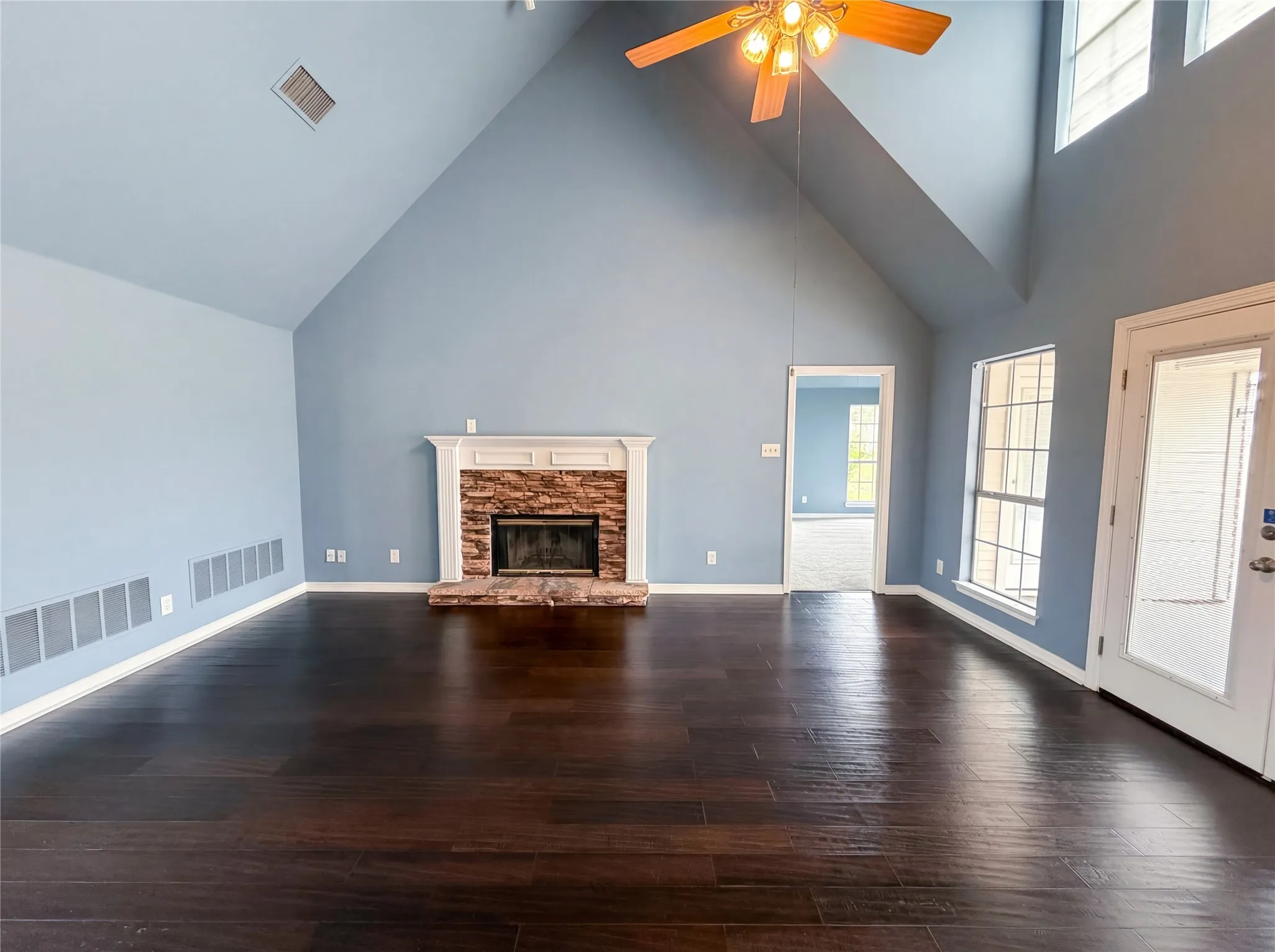 Single Family Residence For Sale in Ellis County , 4014 Fm 664, Waxahachie, Texas 75167, 3 Bedroom, 2 Bathroom, 2 Garage spaces, 2,163 Sqft, built in 1998, Preowned, mls#21223479, Real Estate Agent in Waxahachie, Homes For Sale in Ellis county, Homes For Sale in Waxahachie, Realtor in Waxahachie Texas, Real Estate Brokerage Independent Realty Texas, Luminita Cordes Realtor