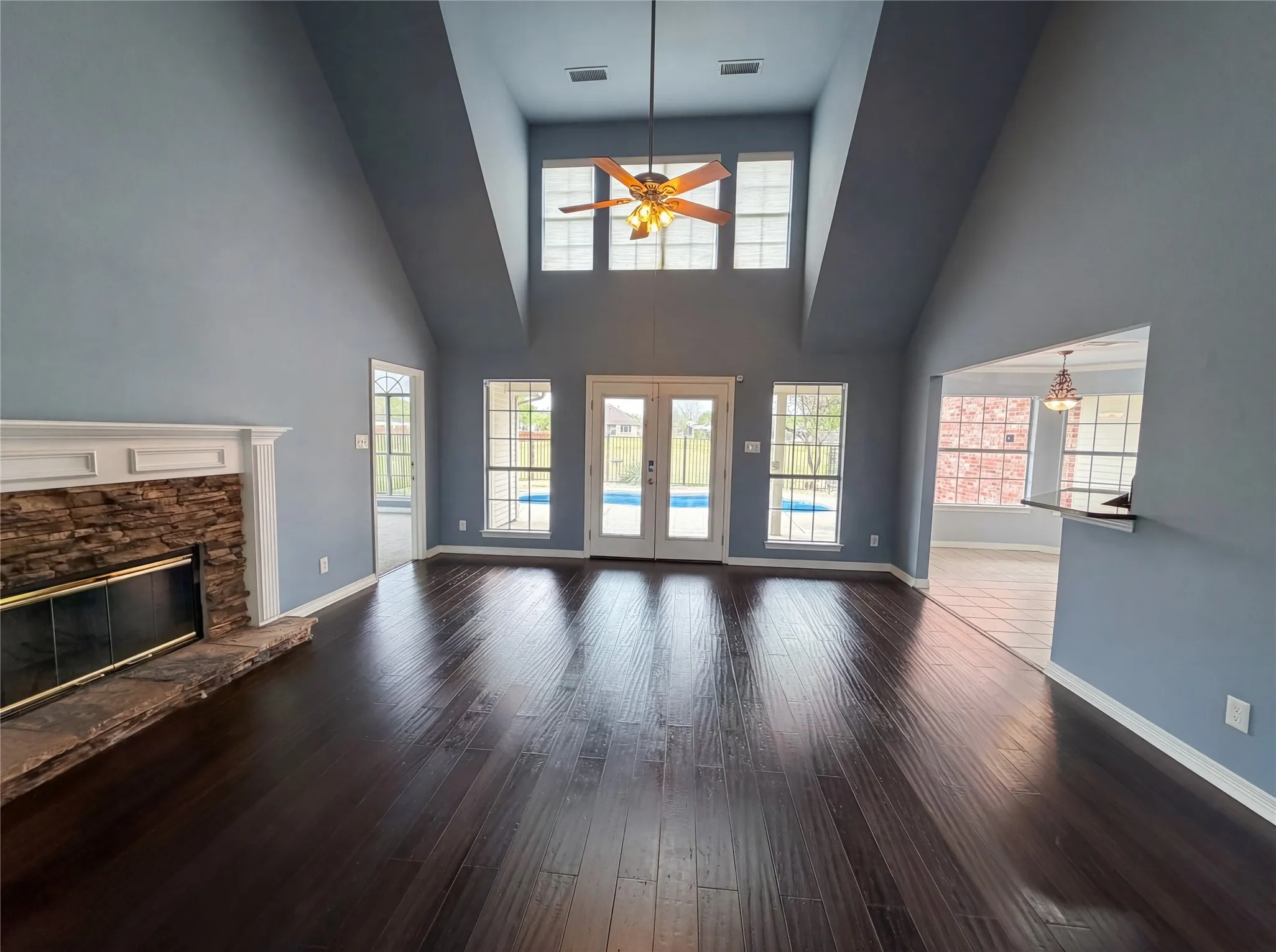 Single Family Residence For Sale in Ellis County , 4014 Fm 664, Waxahachie, Texas 75167, 3 Bedroom, 2 Bathroom, 2 Garage spaces, 2,163 Sqft, built in 1998, Preowned, mls#21223479, Real Estate Agent in Waxahachie, Homes For Sale in Ellis county, Homes For Sale in Waxahachie, Realtor in Waxahachie Texas, Real Estate Brokerage Independent Realty Texas, Luminita Cordes Realtor