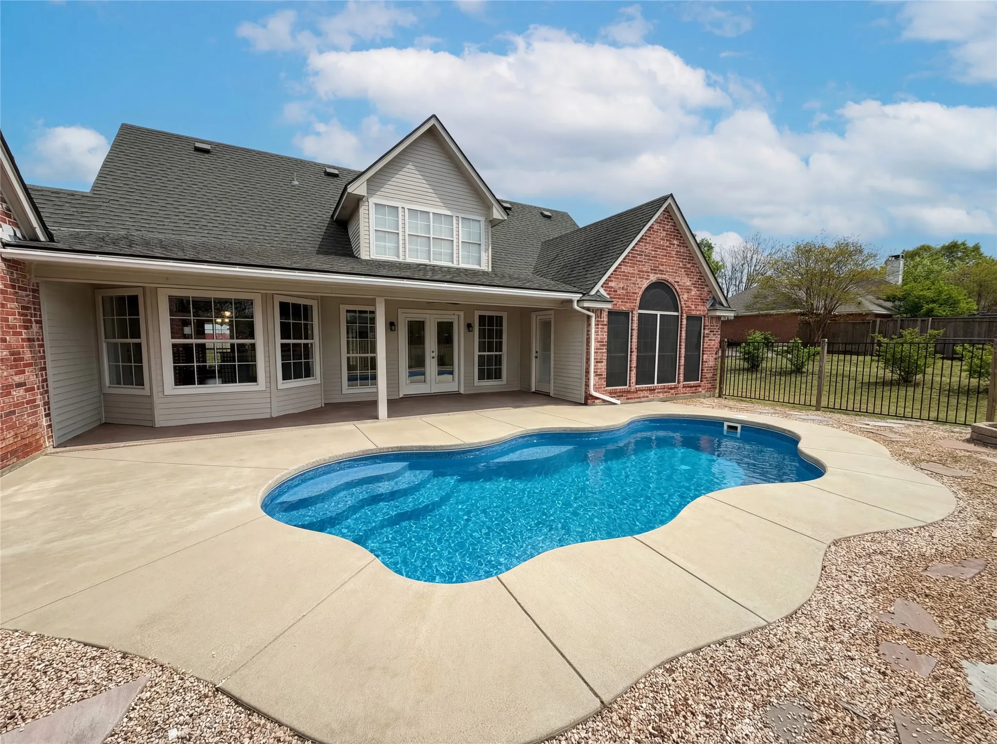 Single Family Residence For Sale in Ellis County , 4014 Fm 664, Waxahachie, Texas 75167, 3 Bedroom, 2 Bathroom, 2 Garage spaces, 2,163 Sqft, built in 1998, Preowned, mls#21223479, Real Estate Agent in Waxahachie, Homes For Sale in Ellis county, Homes For Sale in Waxahachie, Realtor in Waxahachie Texas, Real Estate Brokerage Independent Realty Texas, Luminita Cordes Realtor