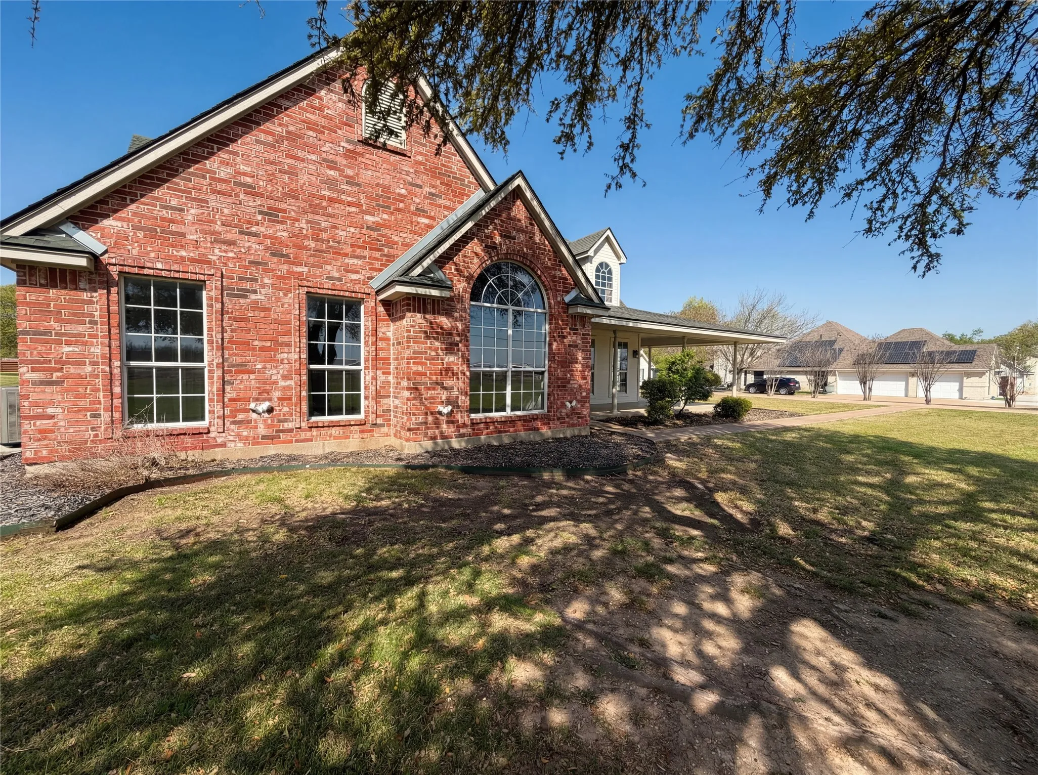 Single Family Residence For Sale in Ellis County , 4014 Fm 664, Waxahachie, Texas 75167, 3 Bedroom, 2 Bathroom, 2 Garage spaces, 2,163 Sqft, built in 1998, Preowned, mls#21223479, Real Estate Agent in Waxahachie, Homes For Sale in Ellis county, Homes For Sale in Waxahachie, Realtor in Waxahachie Texas, Real Estate Brokerage Independent Realty Texas, Luminita Cordes Realtor