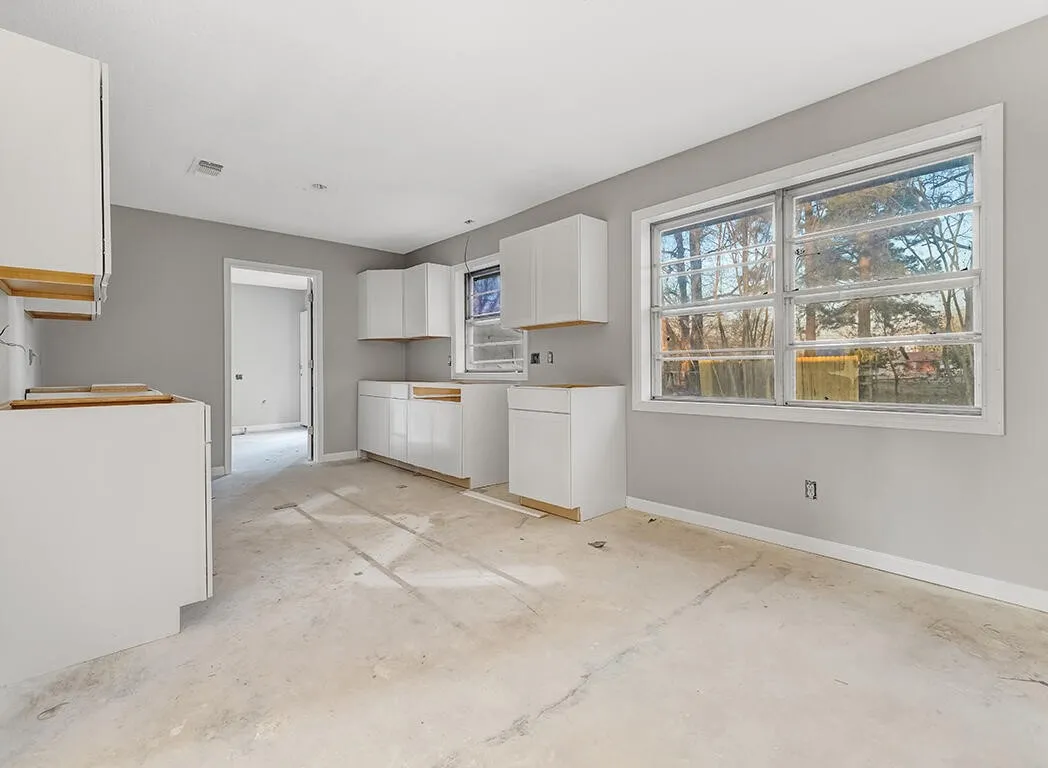 Single Family Residence For Sale in Bowie County , 1700 Jennings Street, Texarkana, Texas 75501, 3 Bedroom, 1 Bathroom, 1 Garage spaces, 1,330 Sqft, built in 1970, mls#21223438, Real Estate Agent in Texarkana, Homes For Sale in Bowie county, Homes For Sale in Texarkana, Realtor in Texarkana Texas, Real Estate Brokerage Independent Realty Texas, Luminita Cordes Realtor