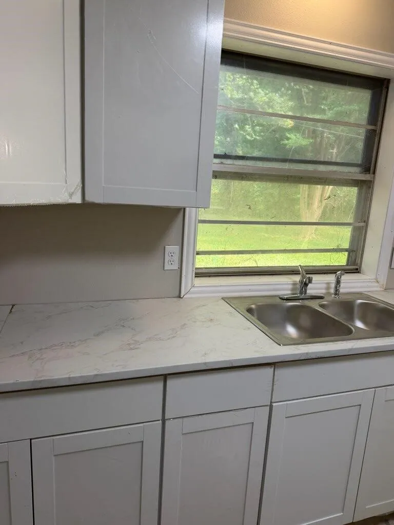 Single Family Residence For Sale in Bowie County , 1700 Jennings Street, Texarkana, Texas 75501, 3 Bedroom, 1 Bathroom, 1 Garage spaces, 1,330 Sqft, built in 1970, mls#21223438, Real Estate Agent in Texarkana, Homes For Sale in Bowie county, Homes For Sale in Texarkana, Realtor in Texarkana Texas, Real Estate Brokerage Independent Realty Texas, Luminita Cordes Realtor