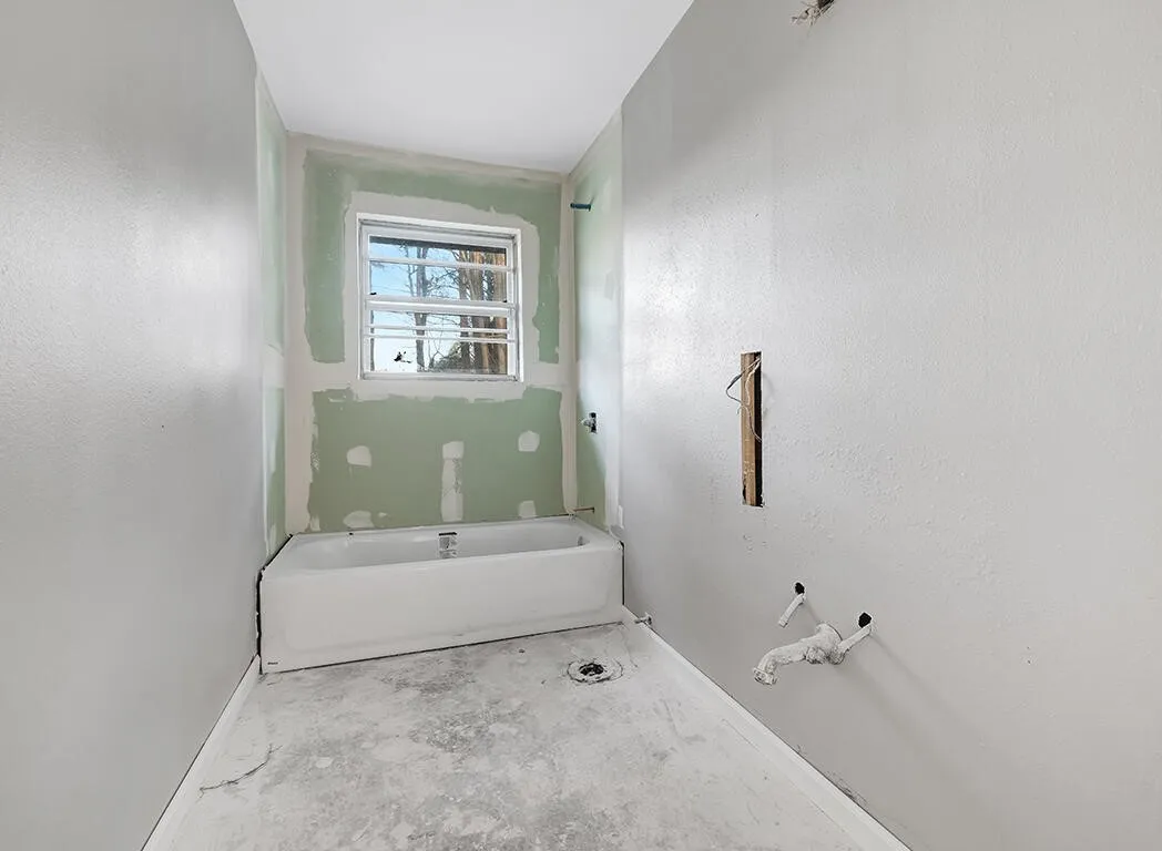 Single Family Residence For Sale in Bowie County , 1700 Jennings Street, Texarkana, Texas 75501, 3 Bedroom, 1 Bathroom, 1 Garage spaces, 1,330 Sqft, built in 1970, mls#21223438, Real Estate Agent in Texarkana, Homes For Sale in Bowie county, Homes For Sale in Texarkana, Realtor in Texarkana Texas, Real Estate Brokerage Independent Realty Texas, Luminita Cordes Realtor