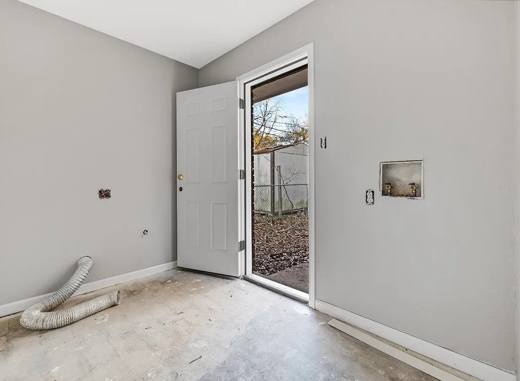 Single Family Residence For Sale in Bowie County , 1700 Jennings Street, Texarkana, Texas 75501, 3 Bedroom, 1 Bathroom, 1 Garage spaces, 1,330 Sqft, built in 1970, mls#21223438, Real Estate Agent in Texarkana, Homes For Sale in Bowie county, Homes For Sale in Texarkana, Realtor in Texarkana Texas, Real Estate Brokerage Independent Realty Texas, Luminita Cordes Realtor