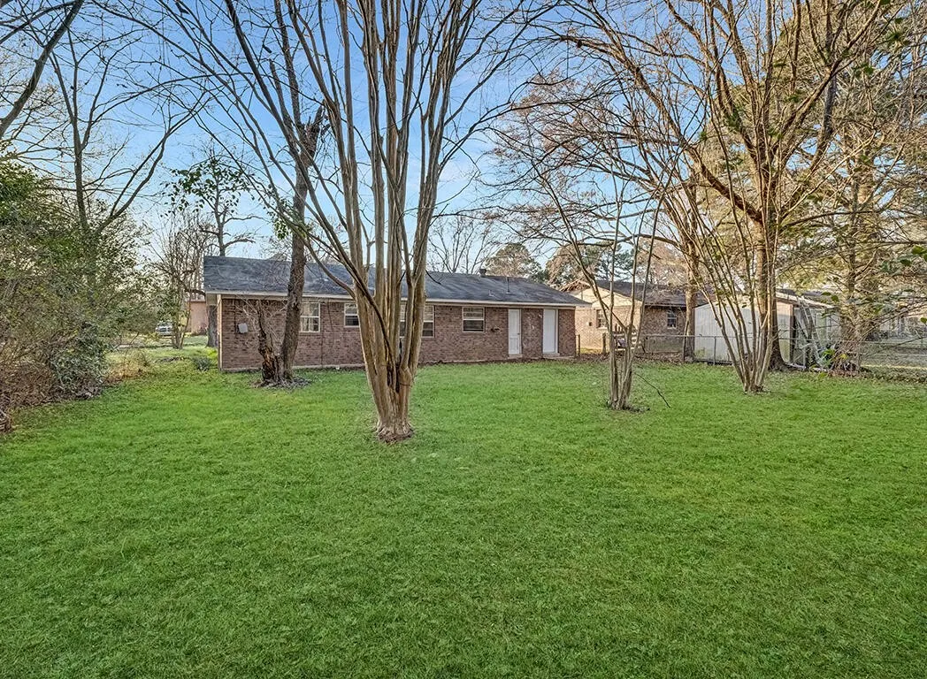 Single Family Residence For Sale in Bowie County , 1700 Jennings Street, Texarkana, Texas 75501, 3 Bedroom, 1 Bathroom, 1 Garage spaces, 1,330 Sqft, built in 1970, mls#21223438, Real Estate Agent in Texarkana, Homes For Sale in Bowie county, Homes For Sale in Texarkana, Realtor in Texarkana Texas, Real Estate Brokerage Independent Realty Texas, Luminita Cordes Realtor