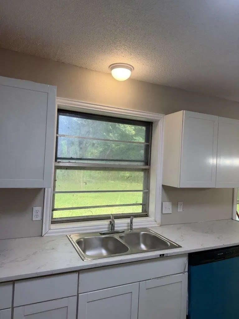 Single Family Residence For Sale in Bowie County , 1700 Jennings Street, Texarkana, Texas 75501, 3 Bedroom, 1 Bathroom, 1 Garage spaces, 1,330 Sqft, built in 1970, mls#21223438, Real Estate Agent in Texarkana, Homes For Sale in Bowie county, Homes For Sale in Texarkana, Realtor in Texarkana Texas, Real Estate Brokerage Independent Realty Texas, Luminita Cordes Realtor