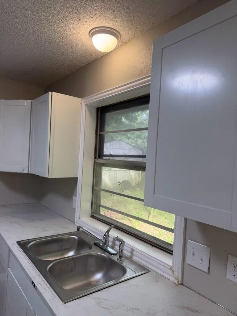 Single Family Residence For Sale in Bowie County , 1700 Jennings Street, Texarkana, Texas 75501, 3 Bedroom, 1 Bathroom, 1 Garage spaces, 1,330 Sqft, built in 1970, mls#21223438, Real Estate Agent in Texarkana, Homes For Sale in Bowie county, Homes For Sale in Texarkana, Realtor in Texarkana Texas, Real Estate Brokerage Independent Realty Texas, Luminita Cordes Realtor