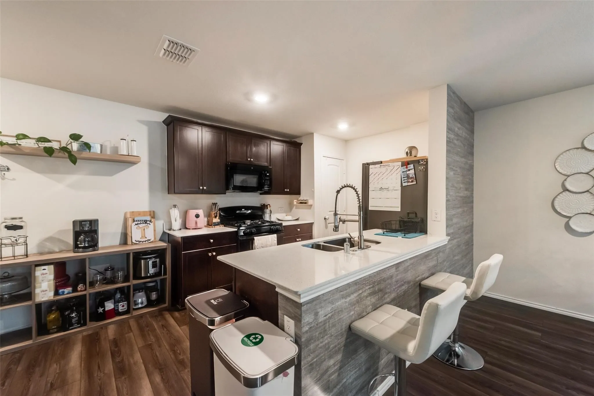 Single Family Residence For Sale in Collin County , 1602 Stonefield Drive, Anna, Texas 75409, 3 Bedroom, 2 Bathroom, 2 Garage spaces, 1,516 Sqft, built in 2020, Preowned, mls#21223493, Real Estate Agent in Anna, Homes For Sale in Collin county, Homes For Sale in Anna, Realtor in Anna Texas, Real Estate Brokerage Independent Realty Texas, Luminita Cordes Realtor