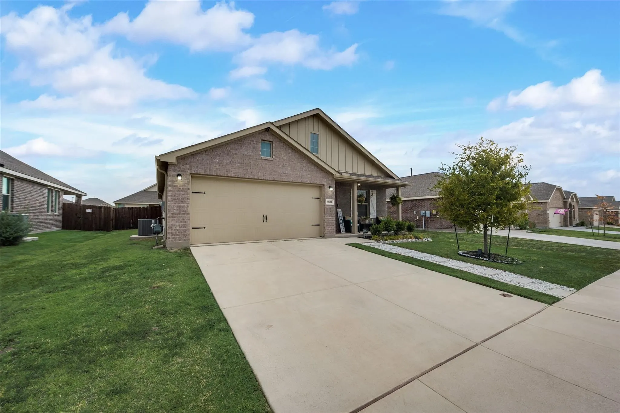 Single Family Residence For Sale in Collin County , 1602 Stonefield Drive, Anna, Texas 75409, 3 Bedroom, 2 Bathroom, 2 Garage spaces, 1,516 Sqft, built in 2020, Preowned, mls#21223493, Real Estate Agent in Anna, Homes For Sale in Collin county, Homes For Sale in Anna, Realtor in Anna Texas, Real Estate Brokerage Independent Realty Texas, Luminita Cordes Realtor