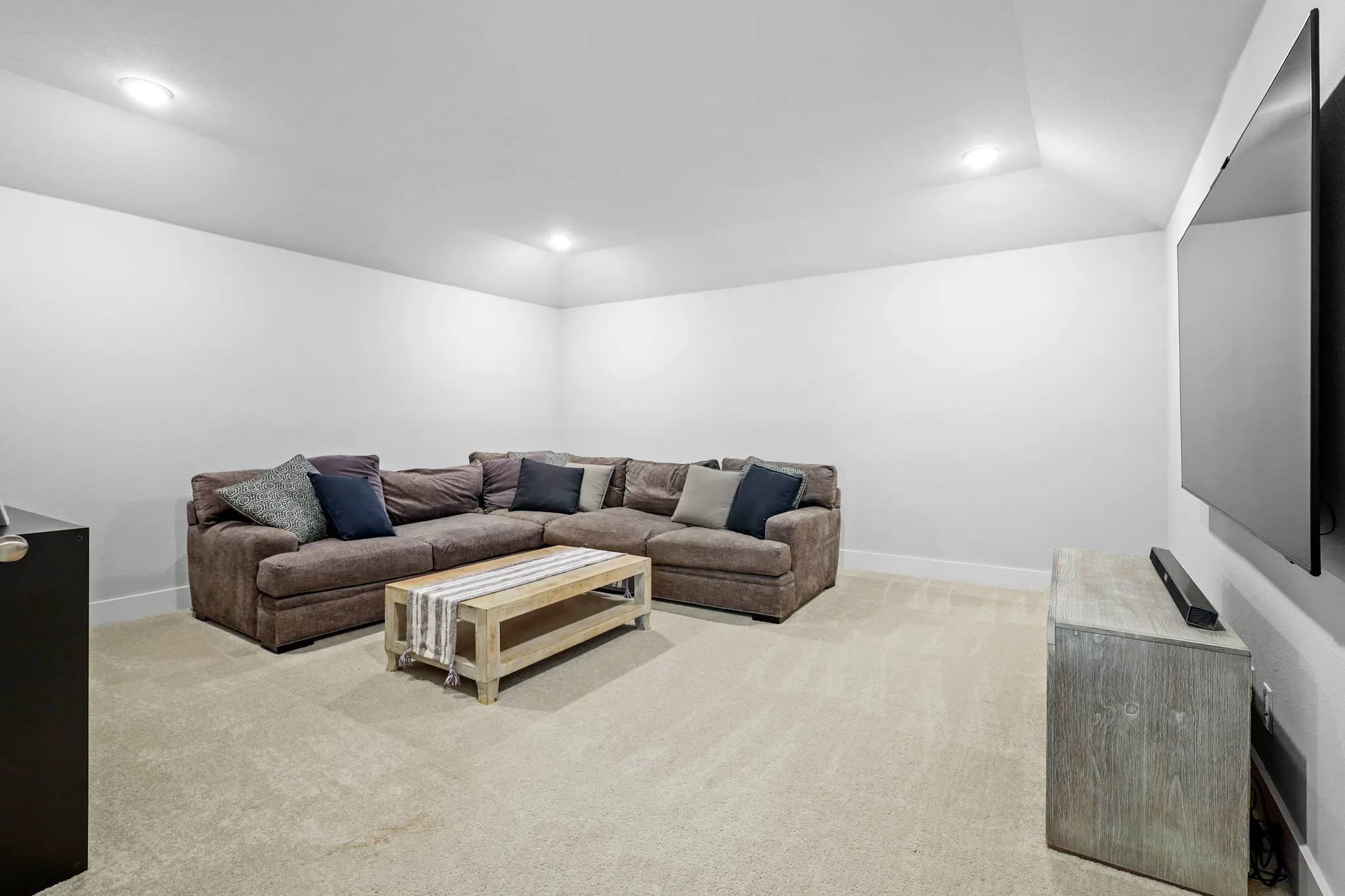 Living room with carpet and vaulted ceiling
