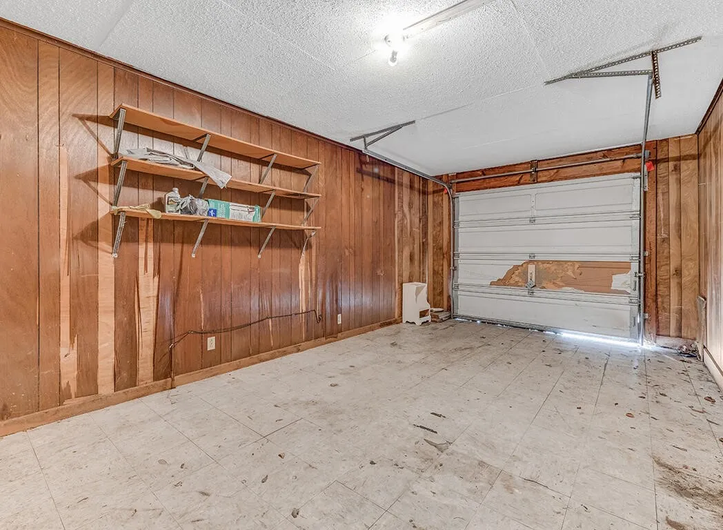 Single Family Residence For Sale in Bowie County , 1124 Wheeler Street, Texarkana, Texas 75503, 3 Bedrooms, 2 Bathrooms, 1 Garage spaces, 1,186 Sqft, built in 1965, Price $104,000, mls#21223534, Real Estate Agent in Texarkana, Homes For Sale in Bowie county, Homes For Sale in Texarkana, Realtor in Texarkana Texas, Real Estate Brokerage Independent Realty Texas, Luminita Cordes Realtor