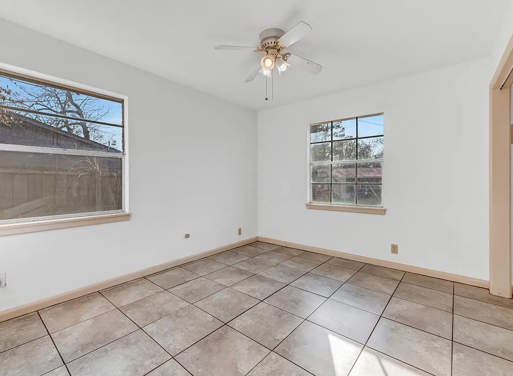 Single Family Residence For Sale in Bowie County , 1124 Wheeler Street, Texarkana, Texas 75503, 3 Bedrooms, 2 Bathrooms, 1 Garage spaces, 1,186 Sqft, built in 1965, Price $104,000, mls#21223534, Real Estate Agent in Texarkana, Homes For Sale in Bowie county, Homes For Sale in Texarkana, Realtor in Texarkana Texas, Real Estate Brokerage Independent Realty Texas, Luminita Cordes Realtor