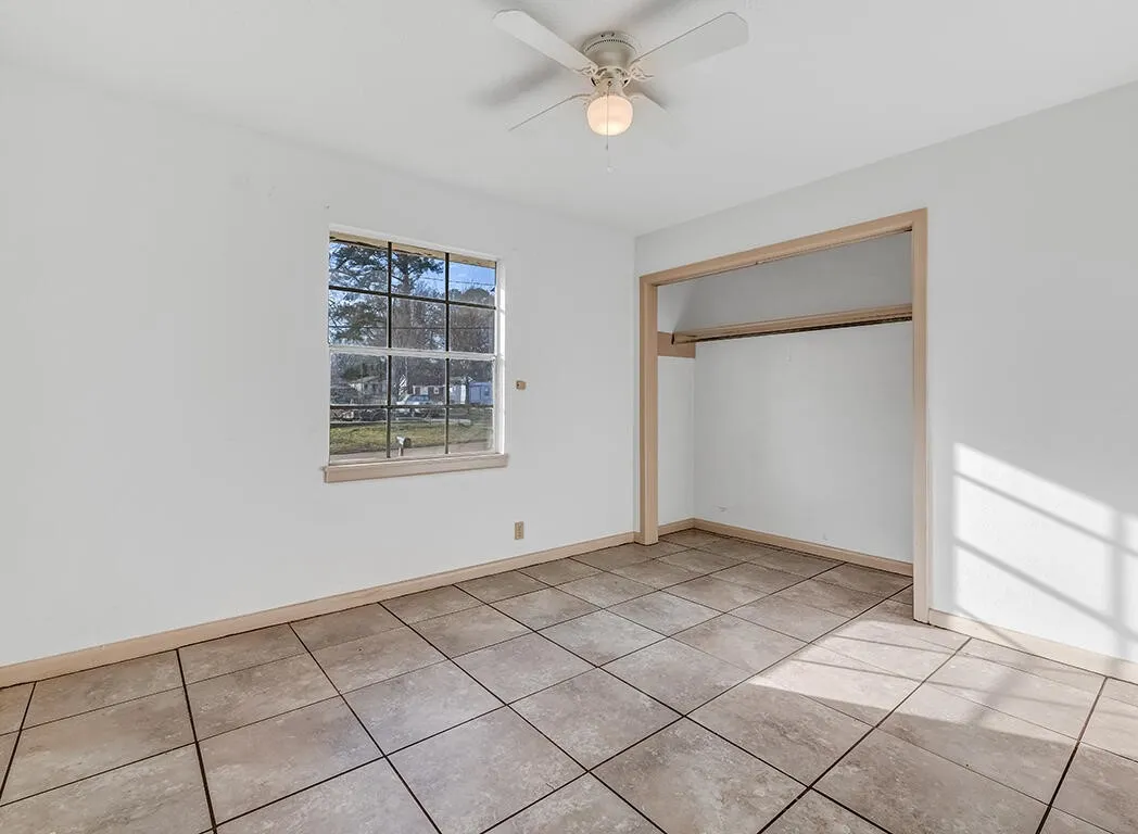 Single Family Residence For Sale in Bowie County , 1124 Wheeler Street, Texarkana, Texas 75503, 3 Bedrooms, 2 Bathrooms, 1 Garage spaces, 1,186 Sqft, built in 1965, Price $104,000, mls#21223534, Real Estate Agent in Texarkana, Homes For Sale in Bowie county, Homes For Sale in Texarkana, Realtor in Texarkana Texas, Real Estate Brokerage Independent Realty Texas, Luminita Cordes Realtor