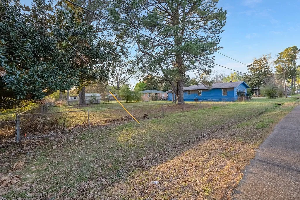 Single Family Residence For Sale in Bowie County , 3001 Mason Street, Texarkana, Texas 75501, 3 Bedrooms, 1 Bathroom, Garage spaces, 1,377 Sqft, built in 1970, Price $117,000, mls#21223545, Real Estate Agent in Texarkana, Homes For Sale in Bowie county, Homes For Sale in Texarkana, Realtor in Texarkana Texas, Real Estate Brokerage Independent Realty Texas, Luminita Cordes Realtor